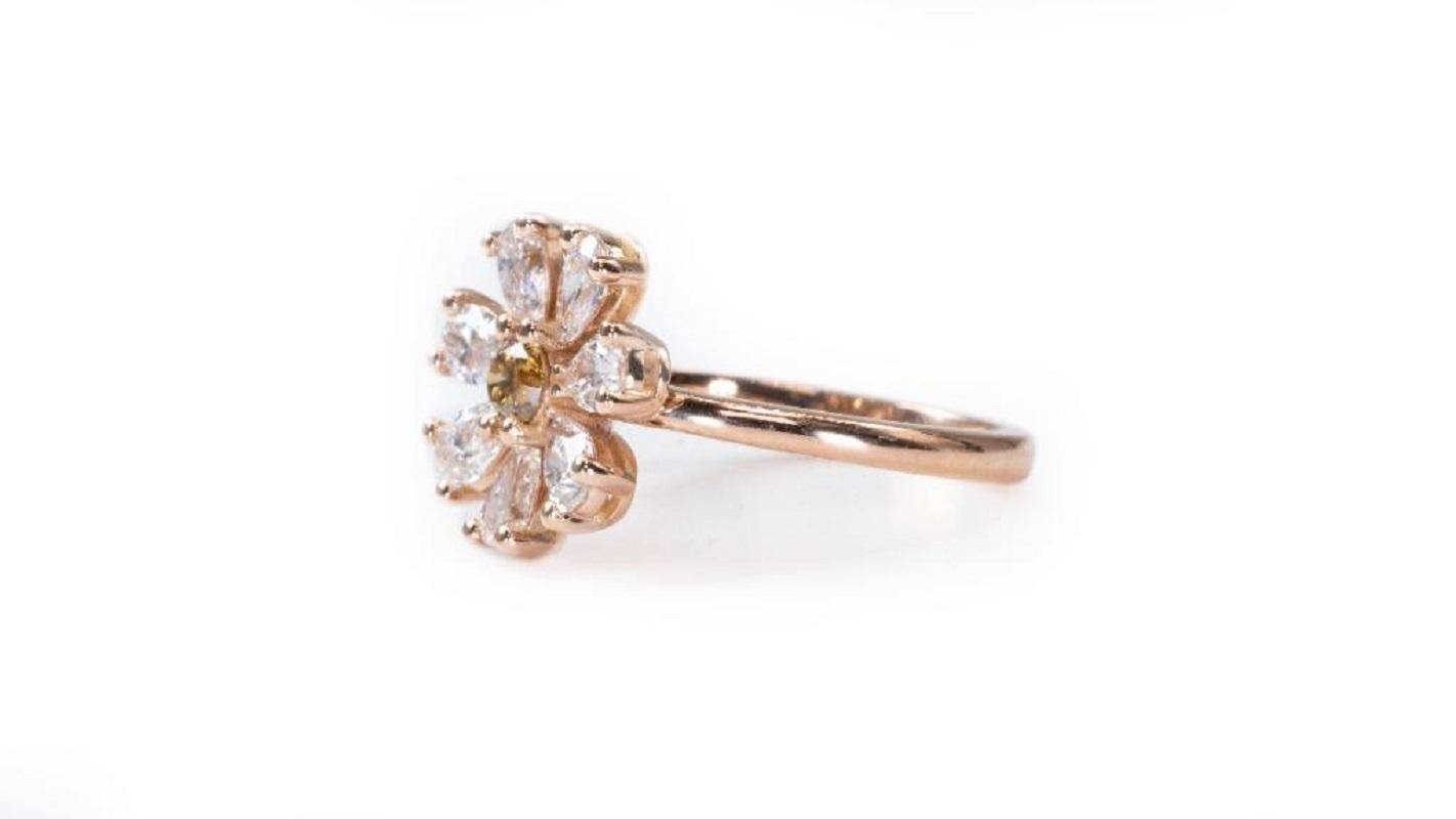 Women's Stunning 18k Yellow Gold Flower Ring with 1.08 Ct Natural Diamond, AIG Cert For Sale