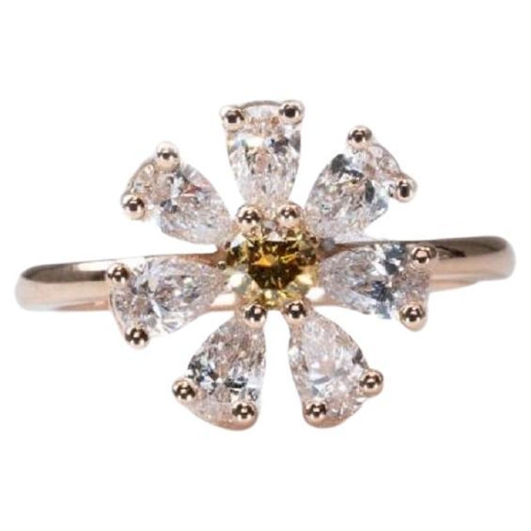 Stunning 18k Yellow Gold Flower Ring with 1.08 Ct Natural Diamond, AIG