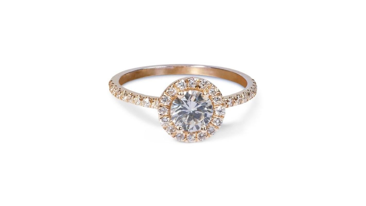 0.89 carat diamonds - 18 kt. Yellow gold - Ring - 0.63 ct Diamond - Diamonds
Size: 54 - Total weight: 2.31 g
Stunning halo ring made from 18k yellow gold with 0.89 total carat of round brilliant diamonds. This ring comes with an AIG report and a