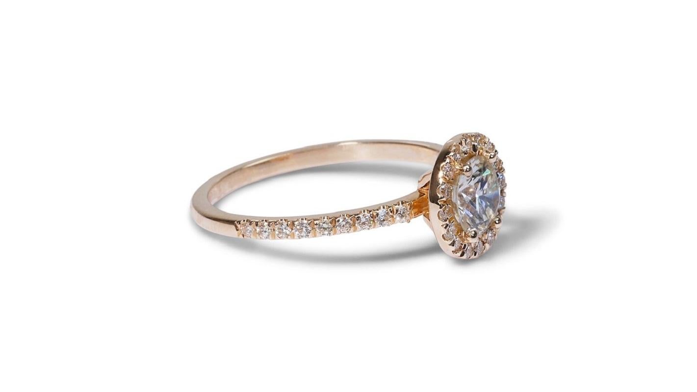 Stunning 18k Yellow Gold Halo Ring 0.89 ct Natural Diamonds AIG Certificate In New Condition In רמת גן, IL
