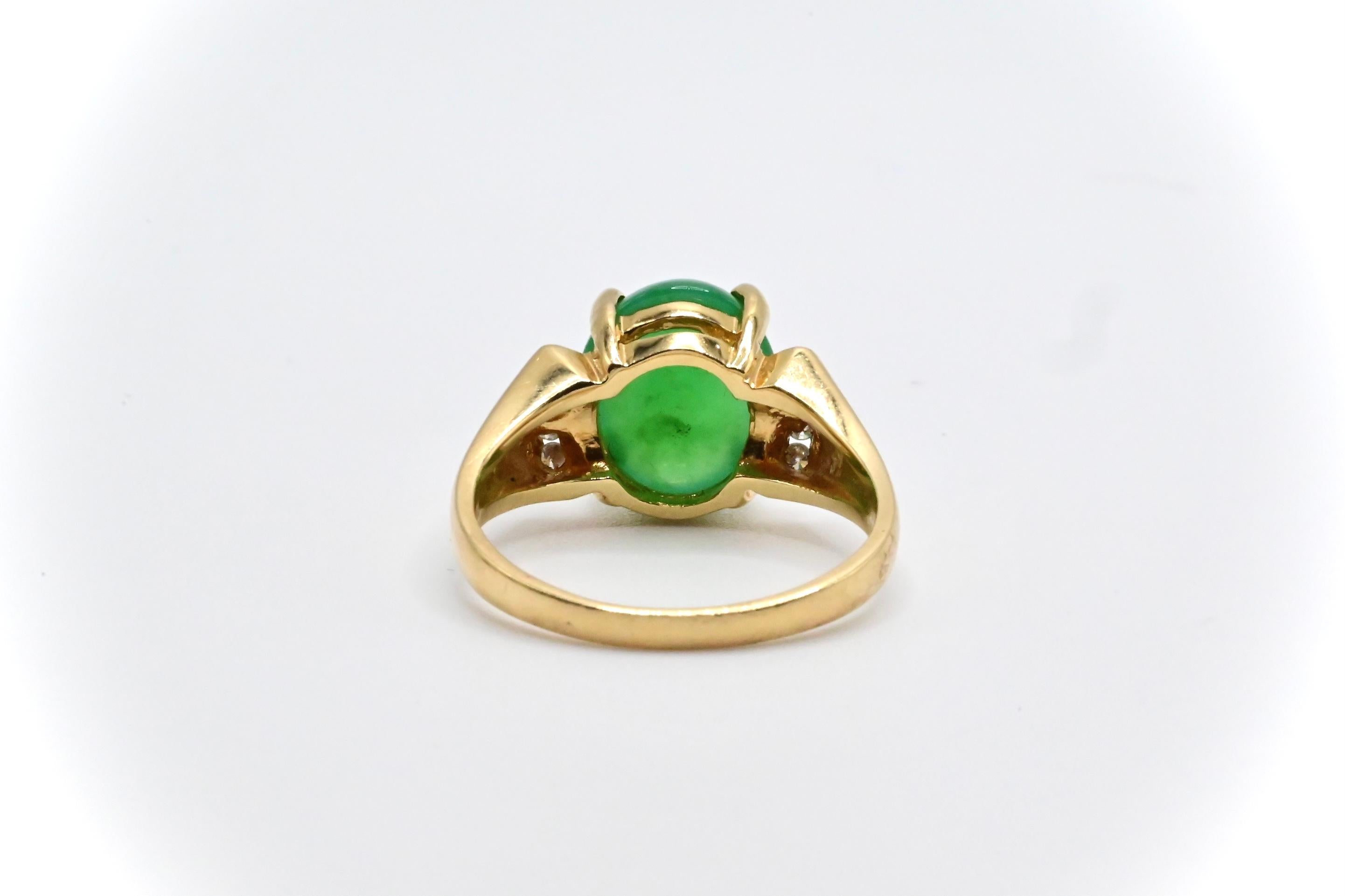Oval Cut Stunning 18k Yellow Gold & Jade Ring