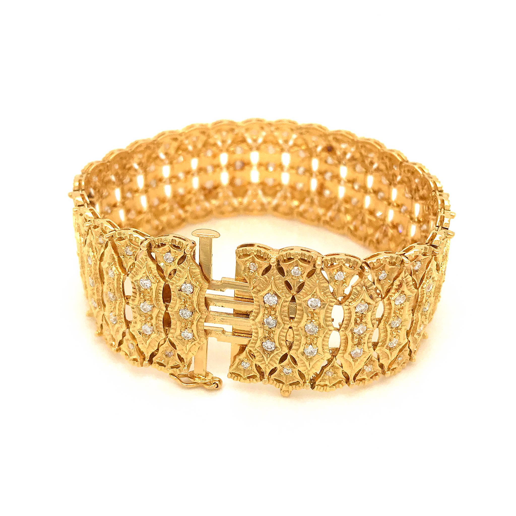 Stunning 18 Karat Yellow Gold Mesh Design Diamond Bracelet In Excellent Condition In New York, NY