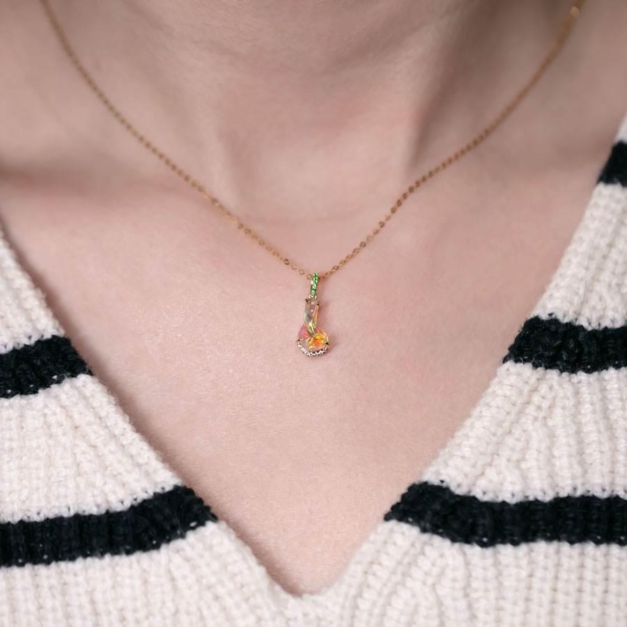 Arts and Crafts Stunning 18K Yellow Gold Pendant Necklace with Fire Opal, Diamond For Sale