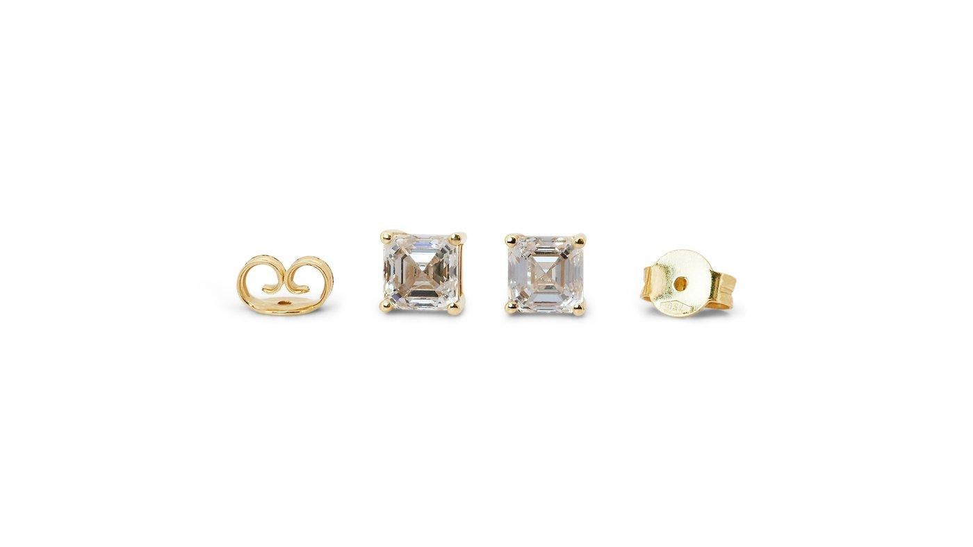 Stunning 18k Yellow Gold Stud Earrings with 2.02ct Natural Diamonds IGI Cert For Sale 2