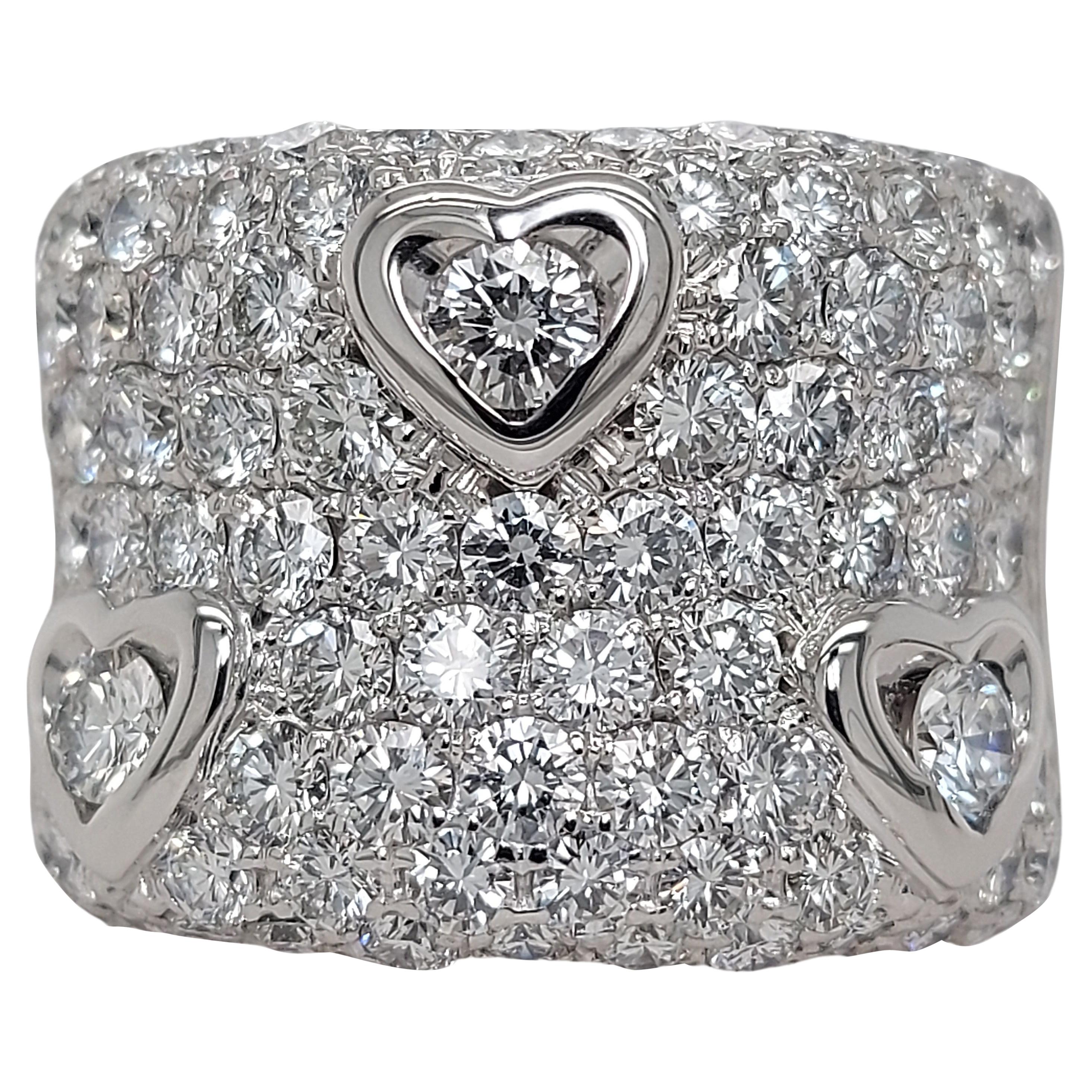 Stunning 18kt Gold Ring With 5.65ct Brilliant Cut Diamonds, 3 Set in Heart Shape