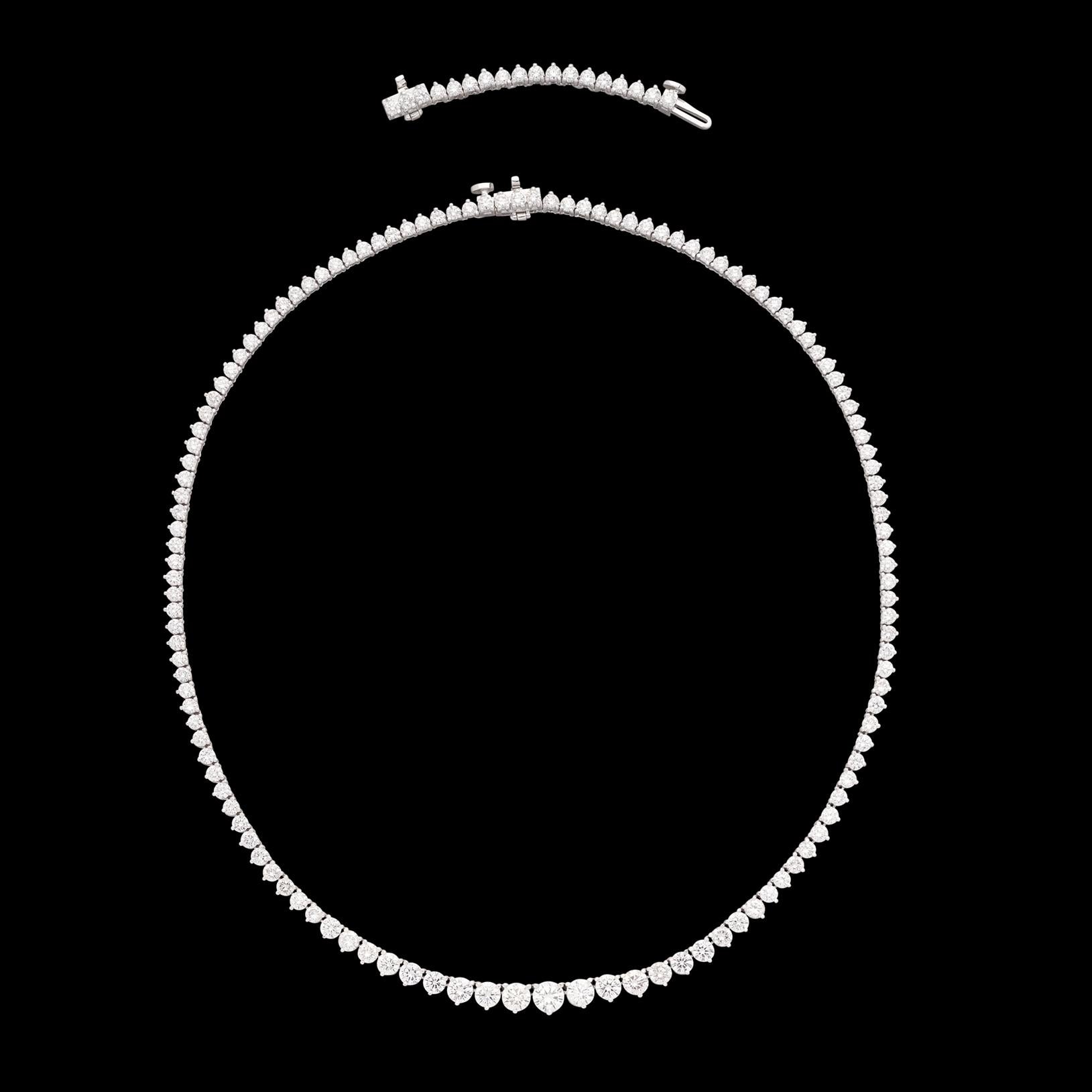 Women's Stunning 18kt Graduated Diamond Line Necklace For Sale