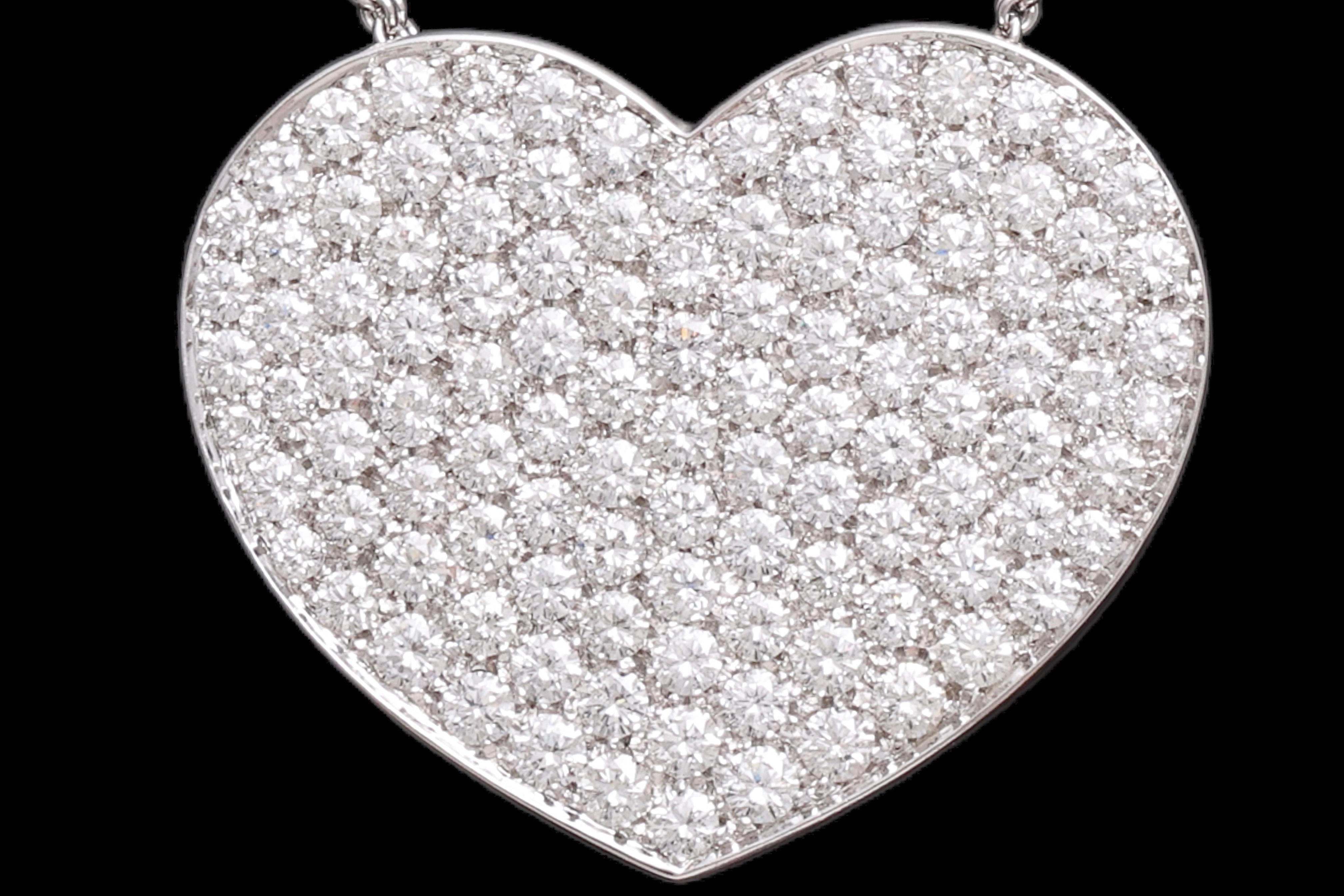 Stunning 18kt White Gold Heart Shaped Necklace Set with 3.40ct Diamonds In New Condition For Sale In Antwerp, BE