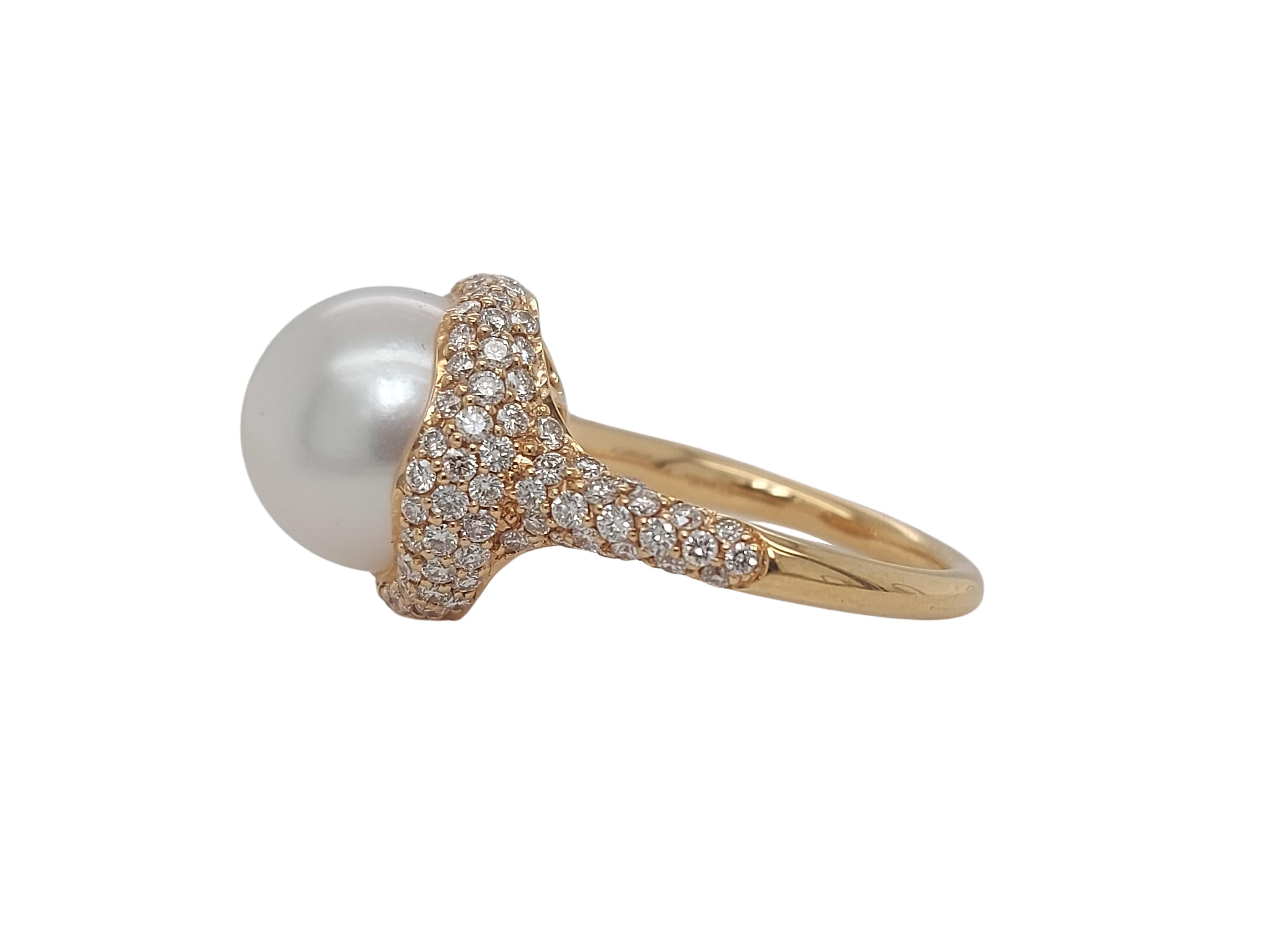 Brilliant Cut Stunning 18kt Yellow Gold Ring with Pearl & 1.38ct Diamonds For Sale