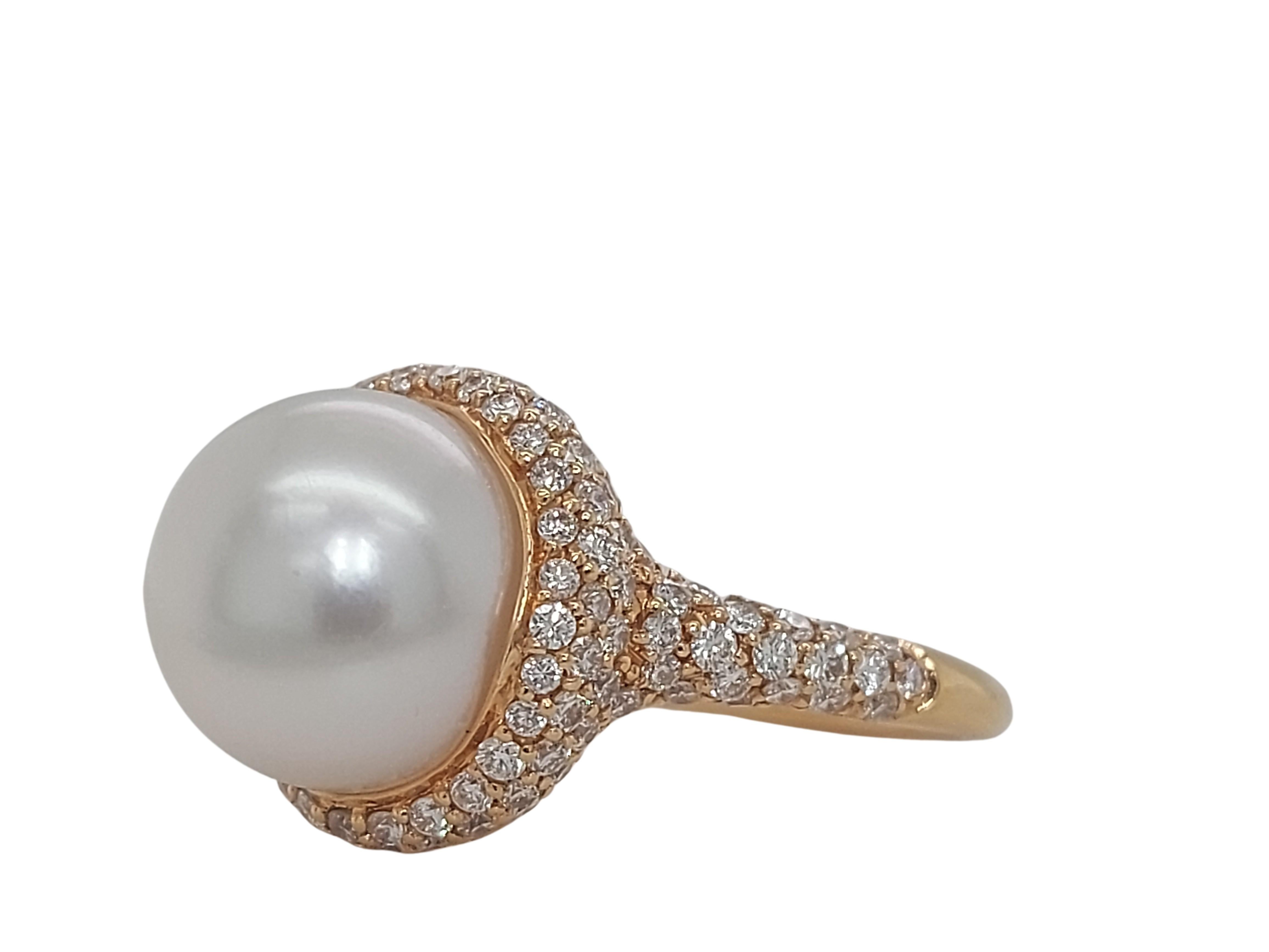 Women's or Men's Stunning 18kt Yellow Gold Ring with Pearl & 1.38ct Diamonds For Sale