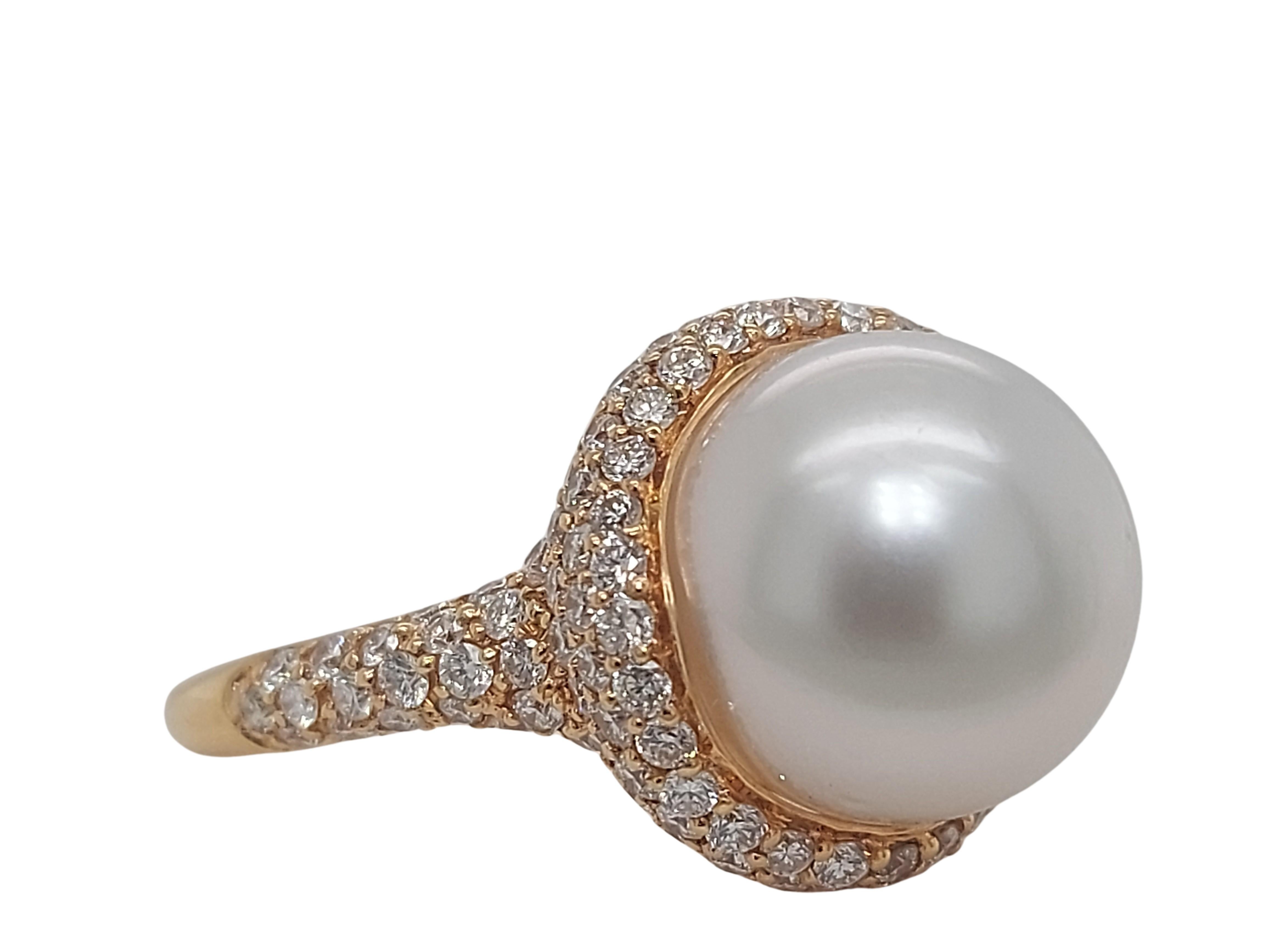 Stunning 18kt Yellow Gold Ring with Pearl & 1.38ct Diamonds For Sale 3