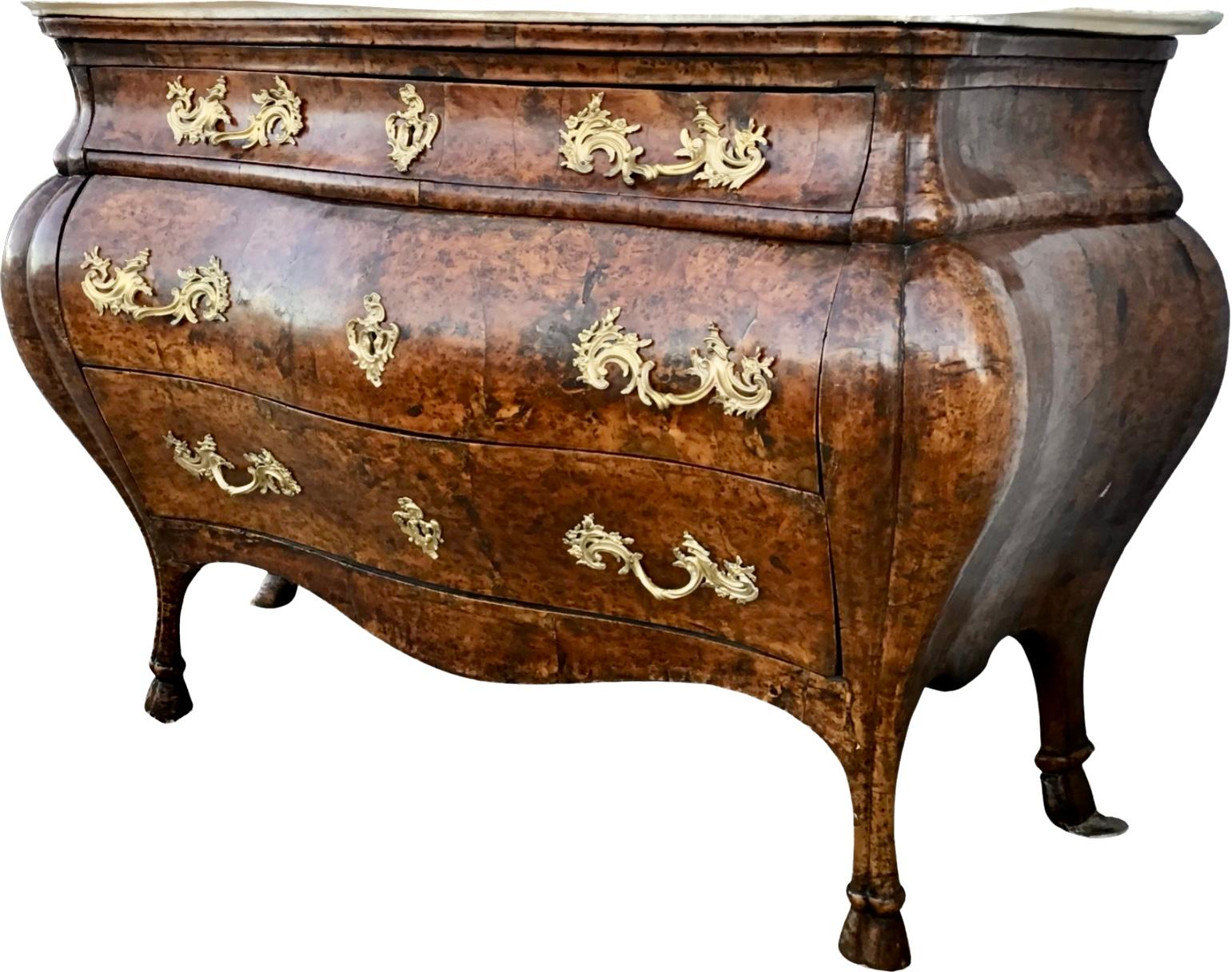 Stunning 18th C. Italian Rococo Bombe Commode For Sale 1