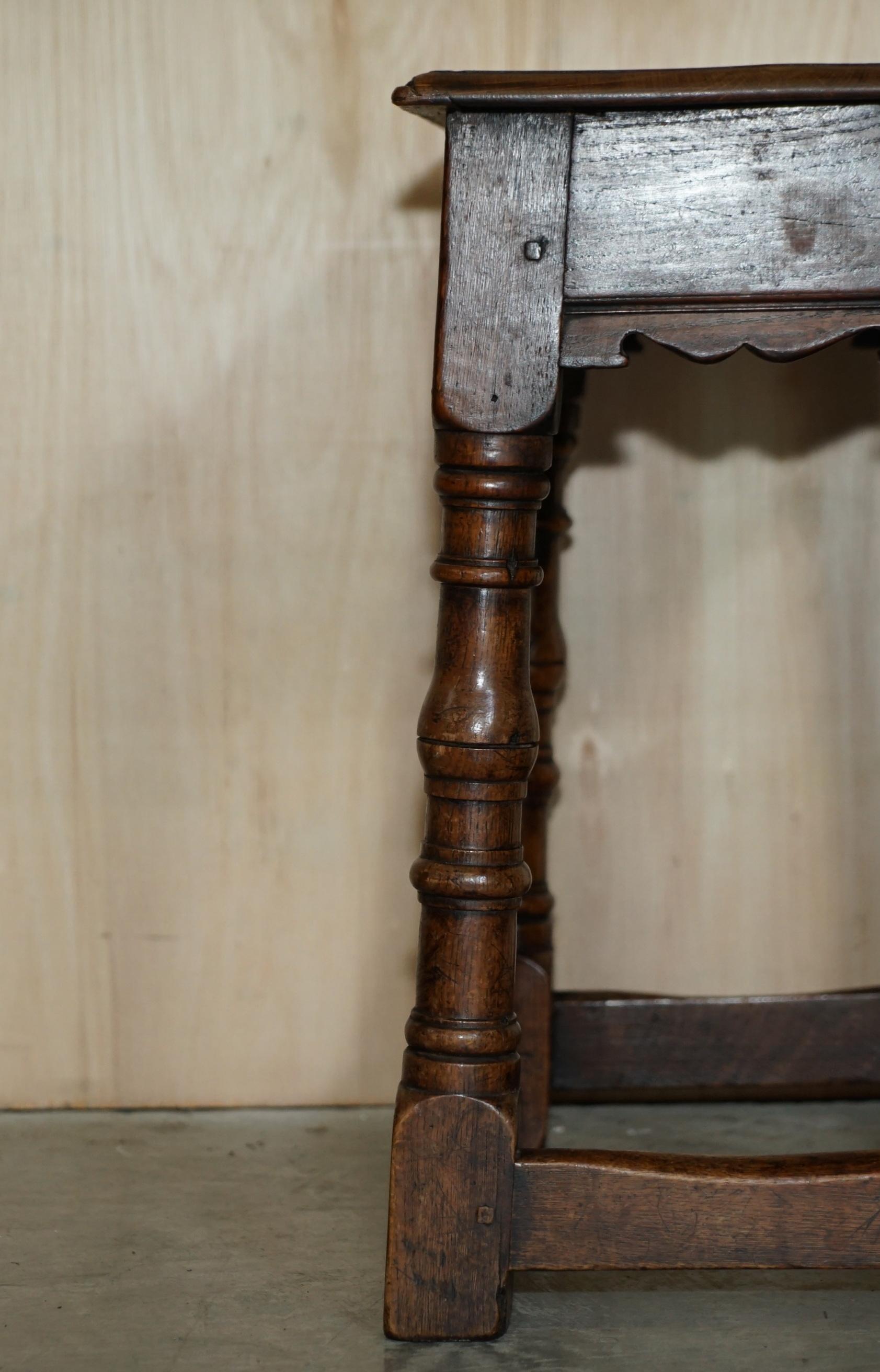 Atemberaubender englischer Eichenholz-Hocker oder Beistelltisch aus dem 18. Jahrhundert, um 1760 im Angebot 7
