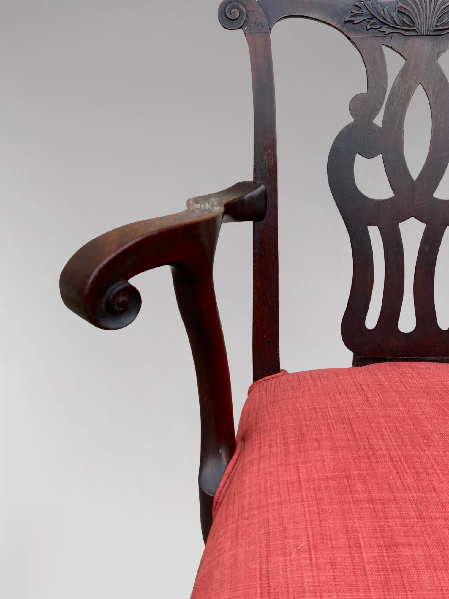 Britannique Superbe fauteuil Chippendale en acajou du 18ème siècle de la période George III en vente