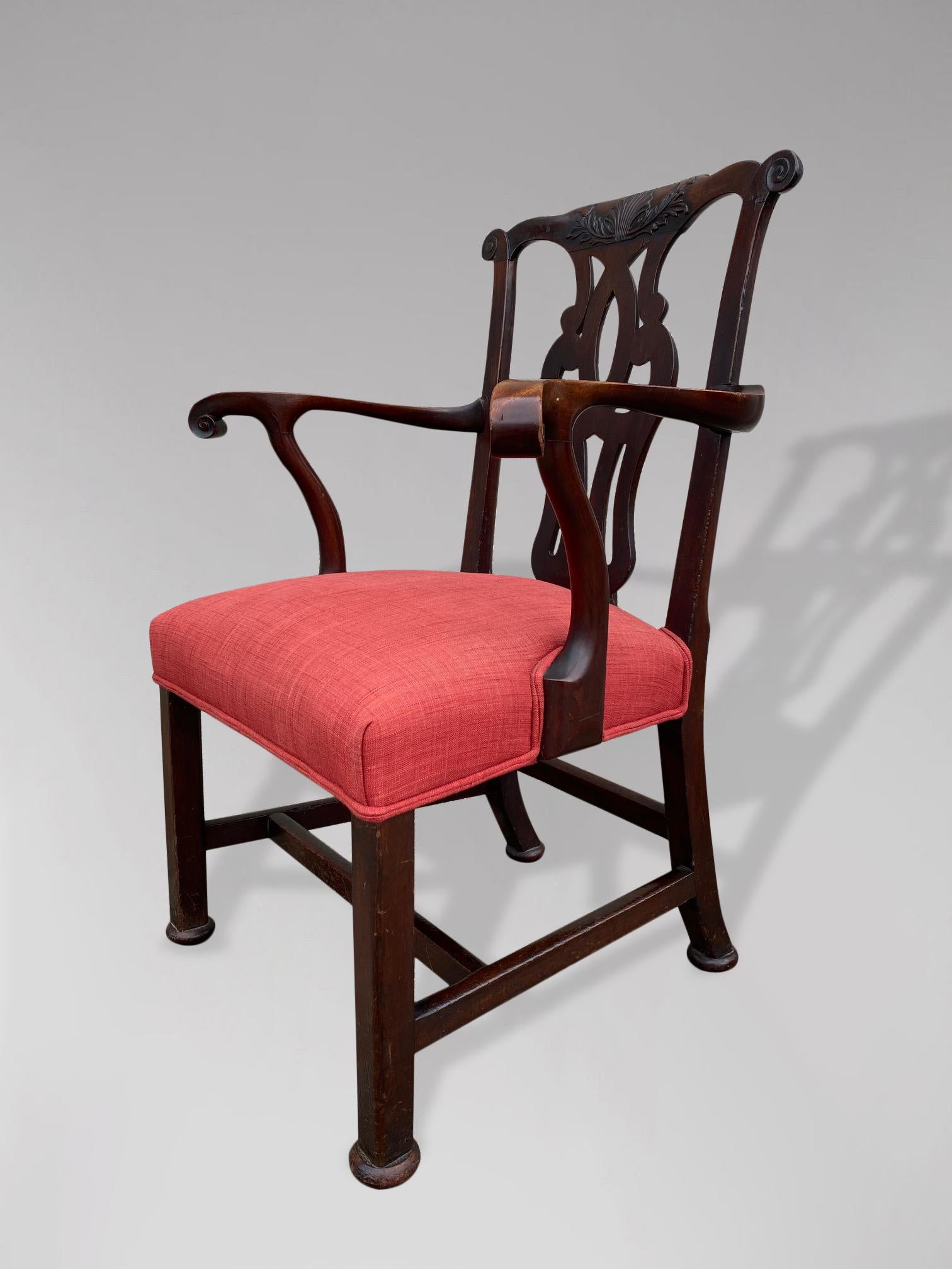 Sculpté à la main Superbe fauteuil Chippendale en acajou du 18ème siècle de la période George III en vente