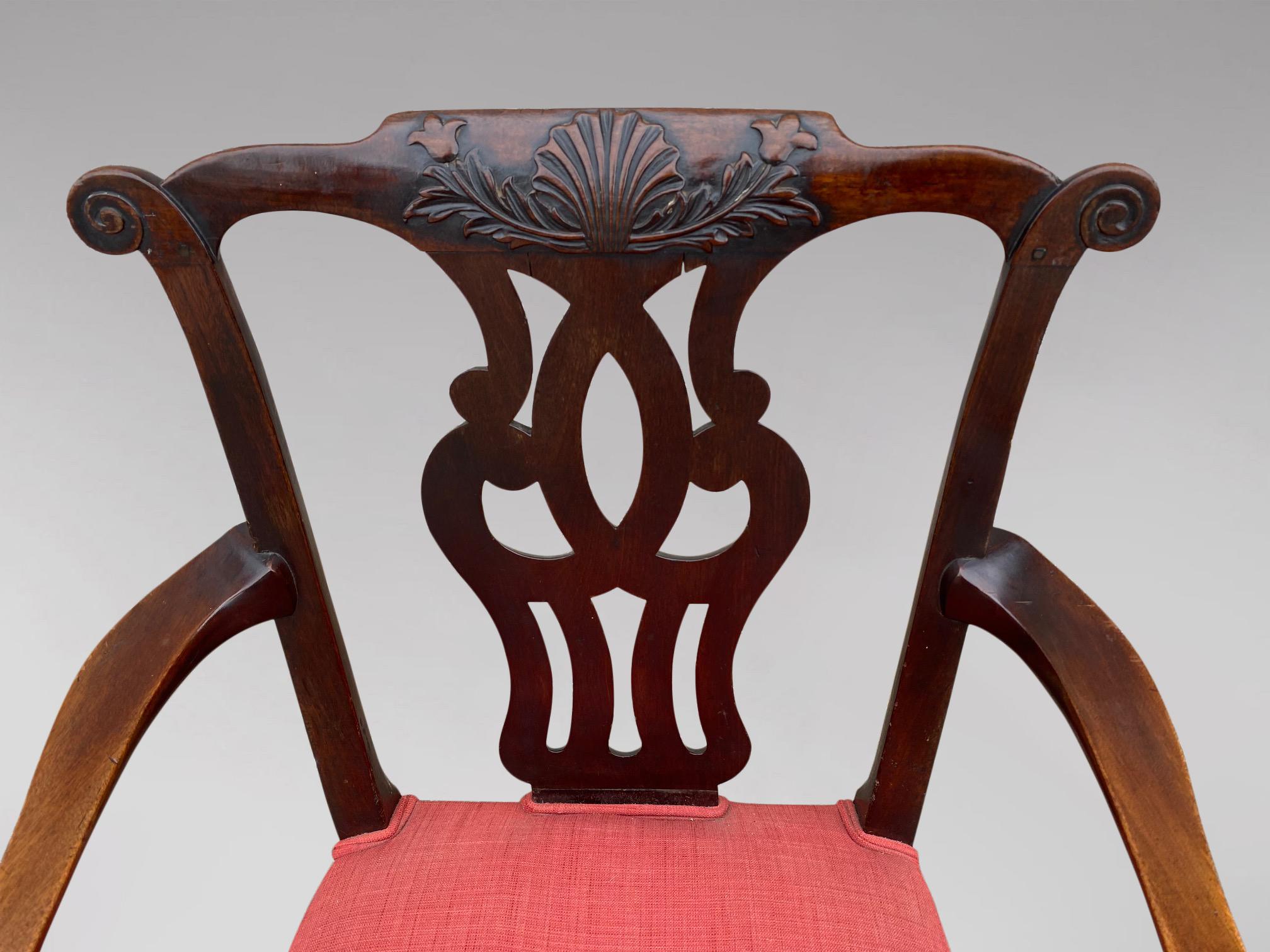 Atemberaubender Chippendale-Sessel aus Mahagoni aus der George-III-Periode des 18. Jahrhunderts (18. Jahrhundert und früher) im Angebot