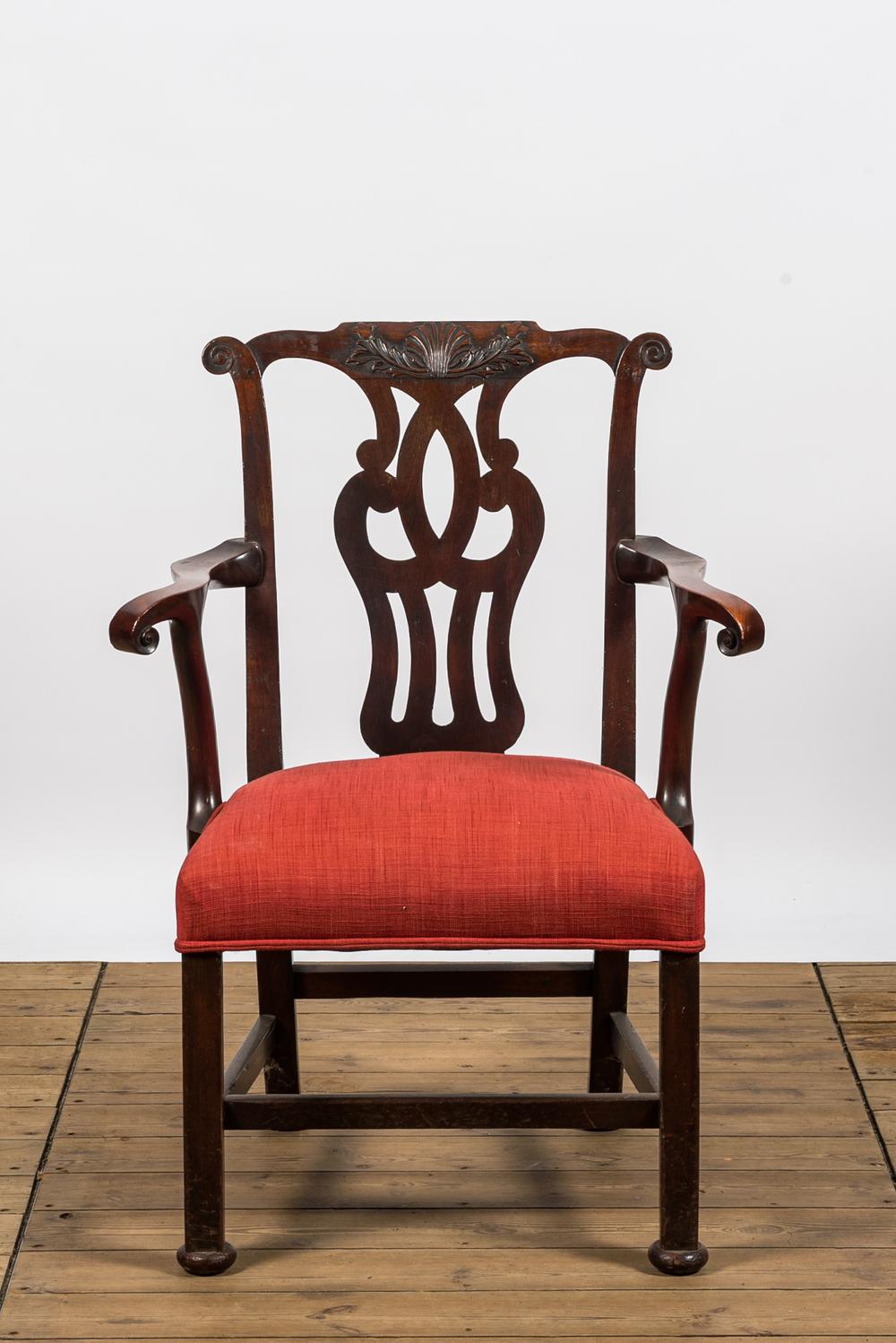 Atemberaubender Chippendale-Sessel aus Mahagoni aus der George-III-Periode des 18. Jahrhunderts (Polster) im Angebot