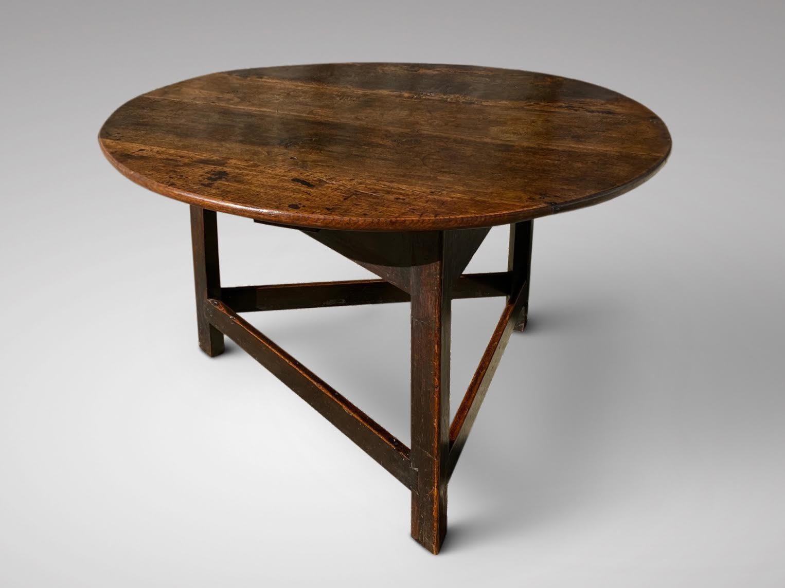 Hand-Crafted Stunning 18th Century Georgian Antique Solid Oak Cricket Table