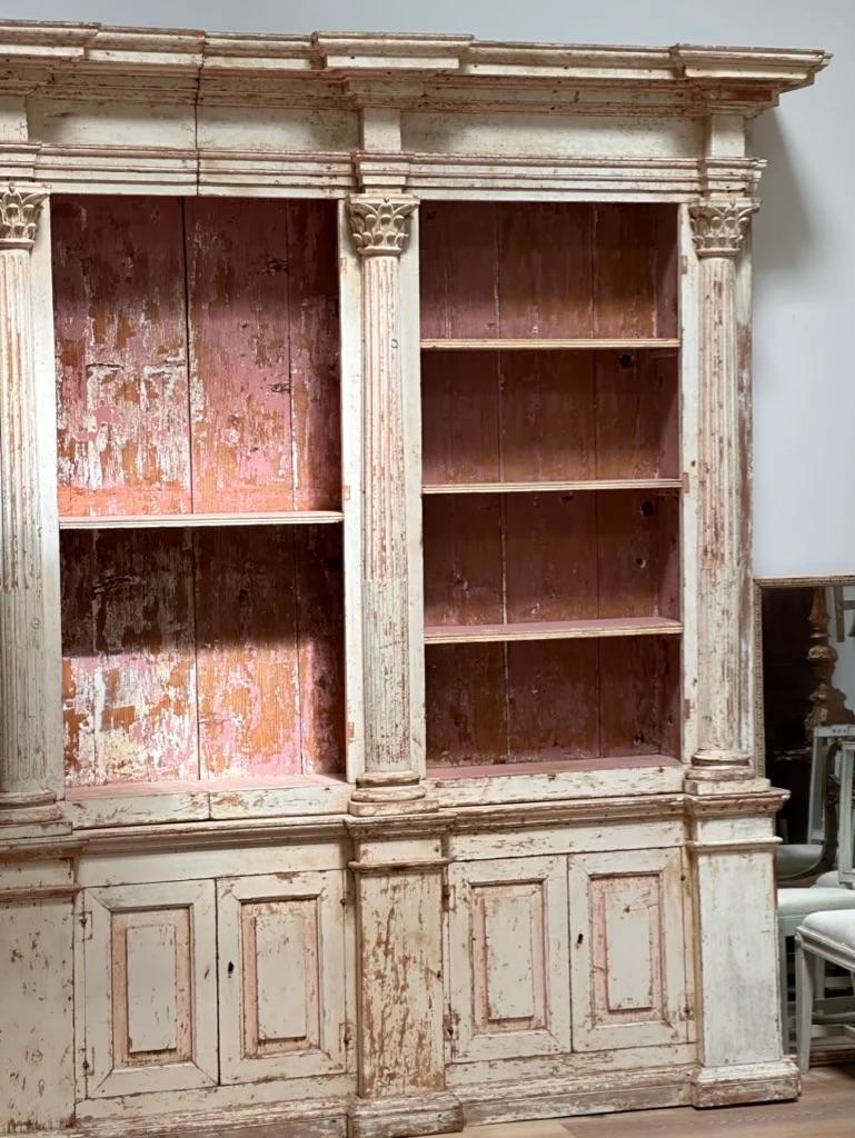 Wunderschönes italienisches Bücherregal aus dem 18. im Zustand „Gut“ im Angebot in Charlottesville, VA