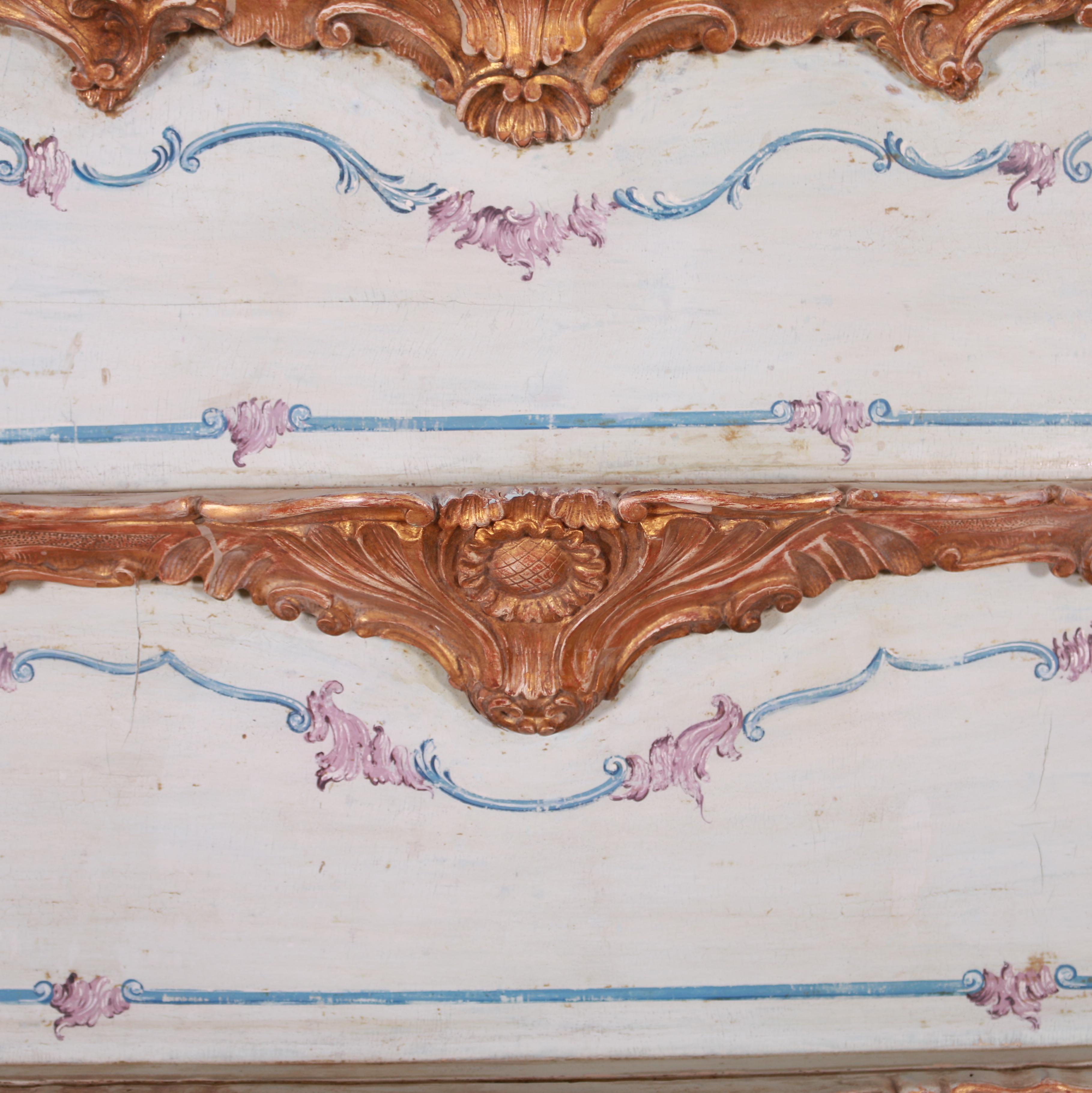 Stunning 18th Century Original Painted Italian Sideboard For Sale 4