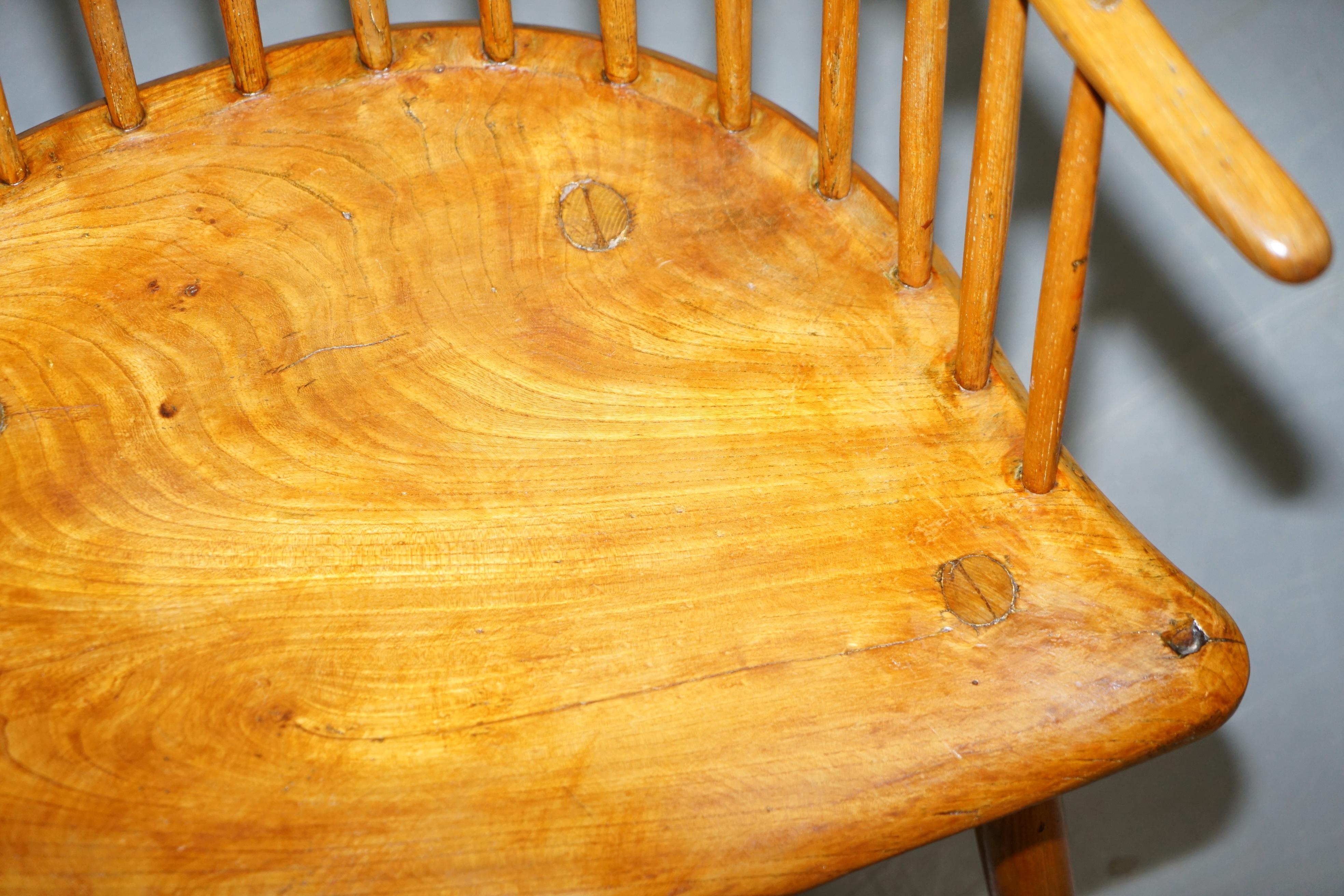 Atemberaubender Windsor-Sessel aus Eibenholz im Primate-Design aus dem 18. Jahrhundert (Mitte des 18. Jahrhunderts) im Angebot