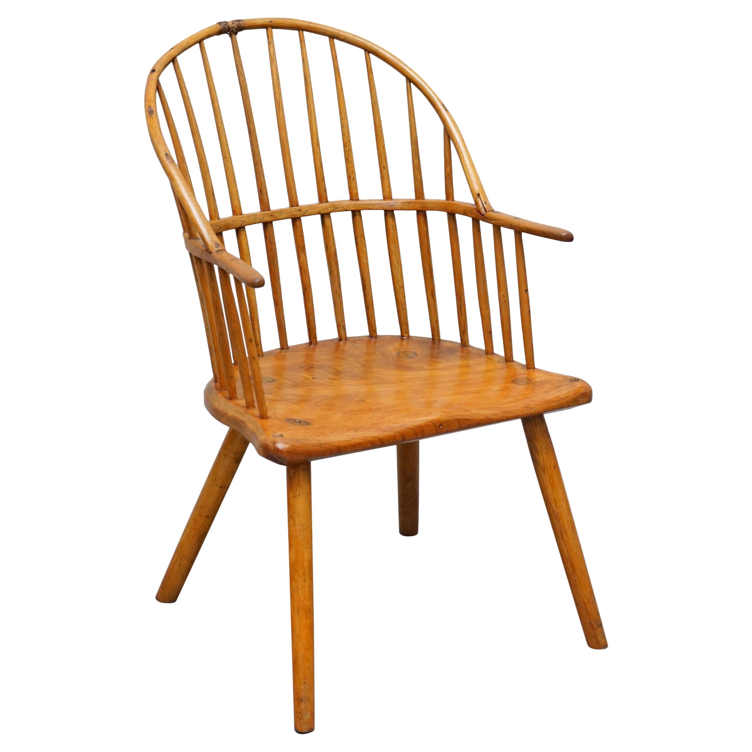 Superbe fauteuil Windsor du 18ème siècle en bois d'if avec dossier en forme de bâton Primate Design