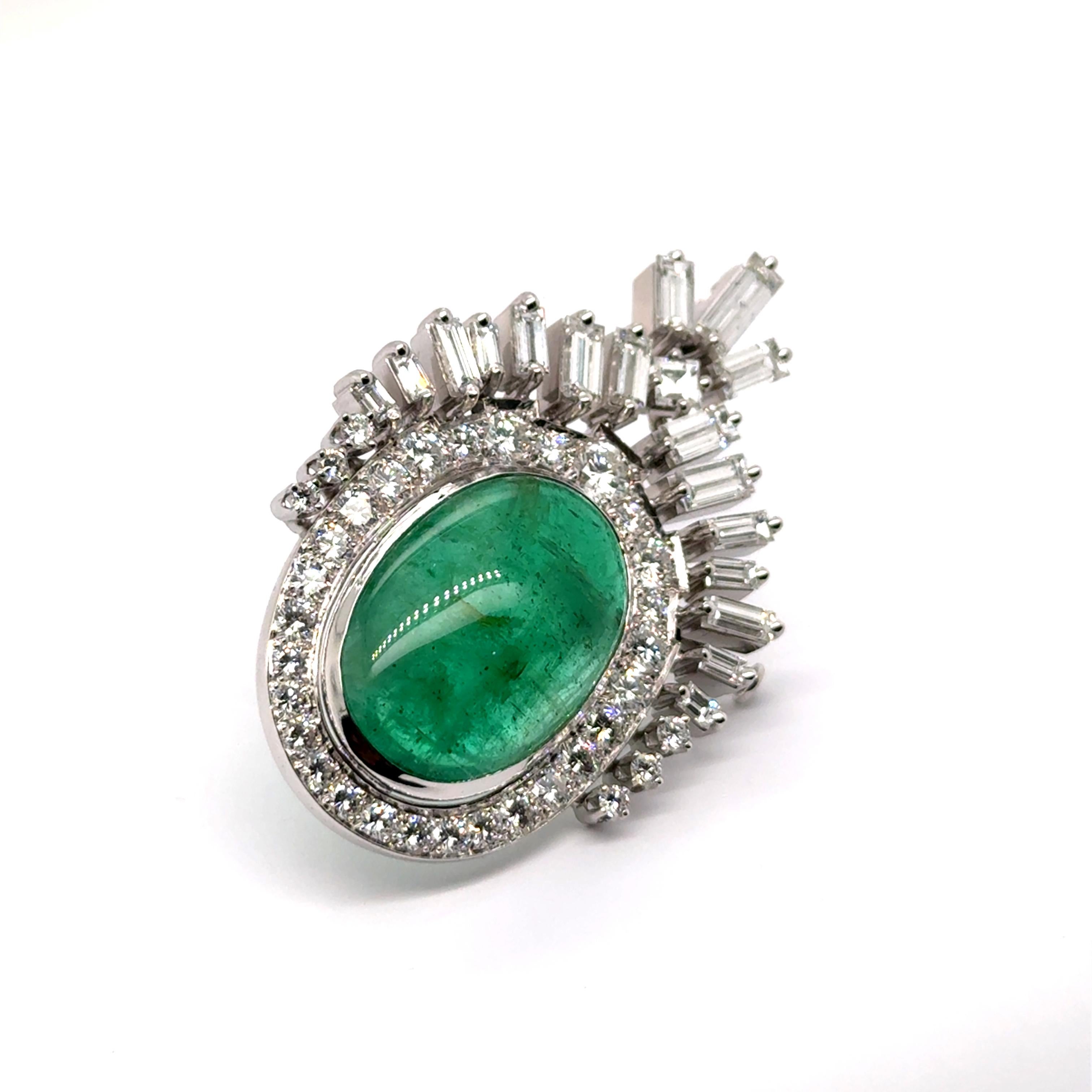 Stunning 19.00 Carat Emerald & Diamond Brooch-Pendant in Platinum 950 For Sale 2