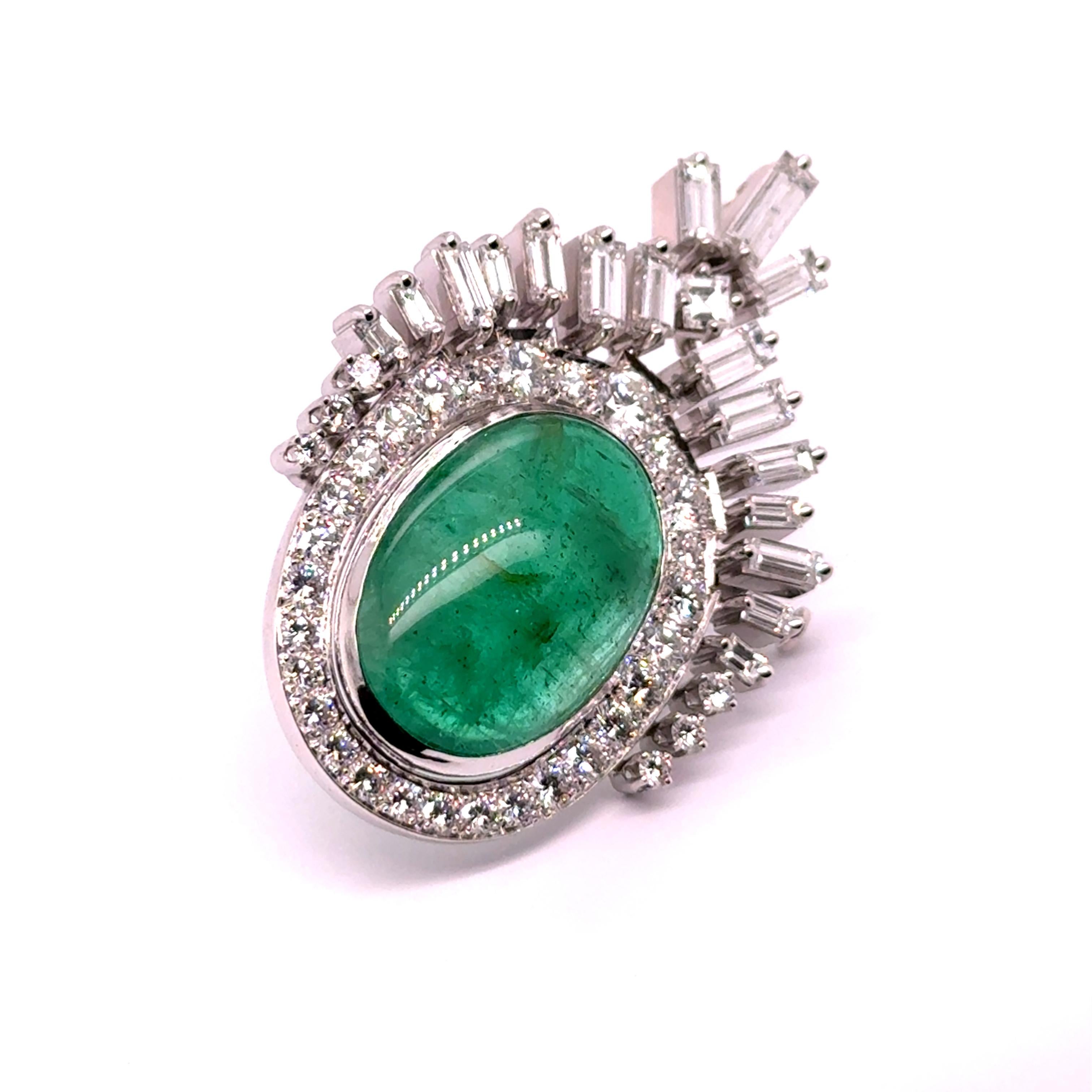 Stunning 19.00 Carat Emerald & Diamond Brooch-Pendant in Platinum 950 For Sale 3