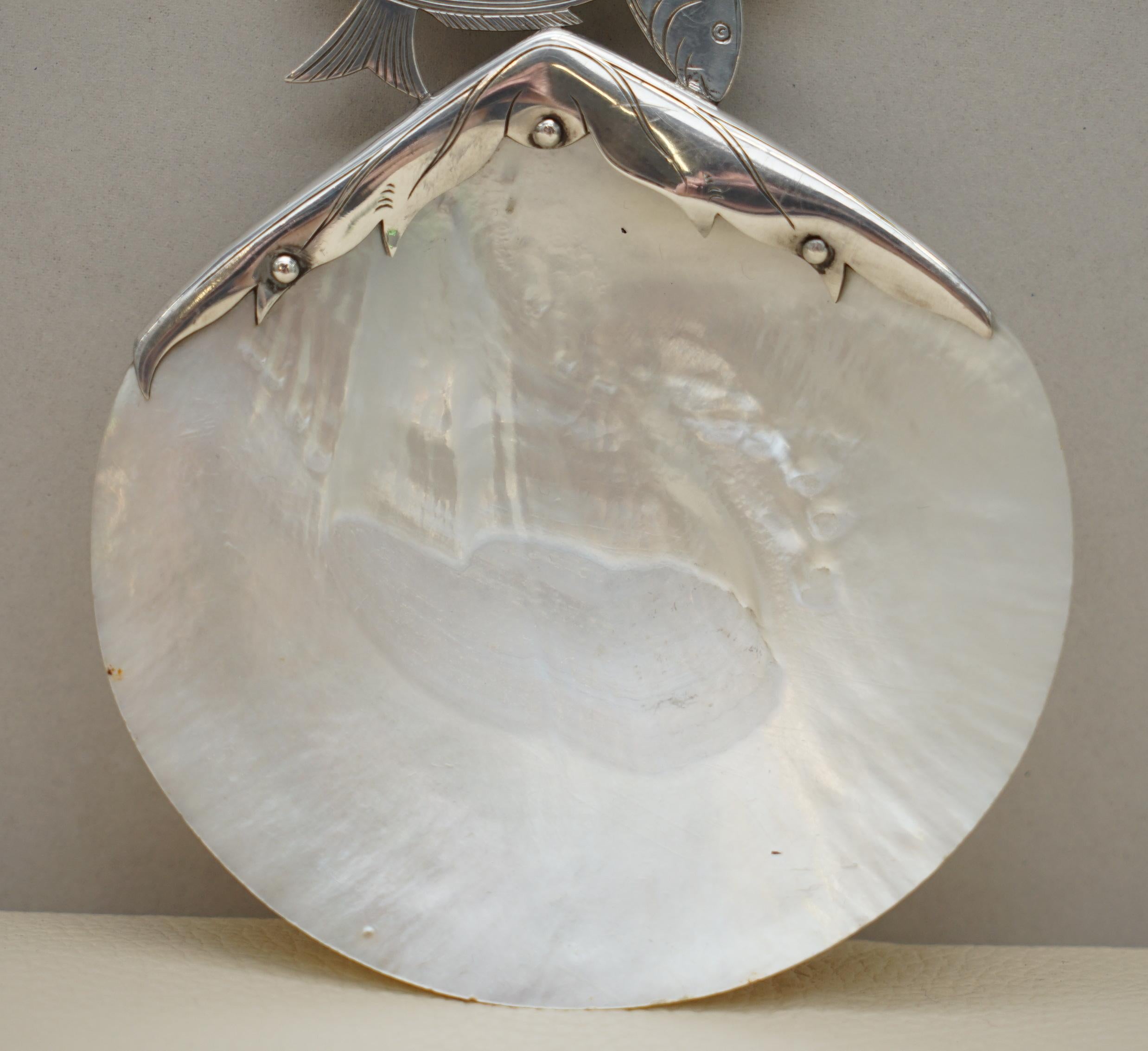 Art déco Superbe plat en argent sterling MOTHER OF PEARL BAPTISMAL SHELL BAPTISM de 1911 en vente