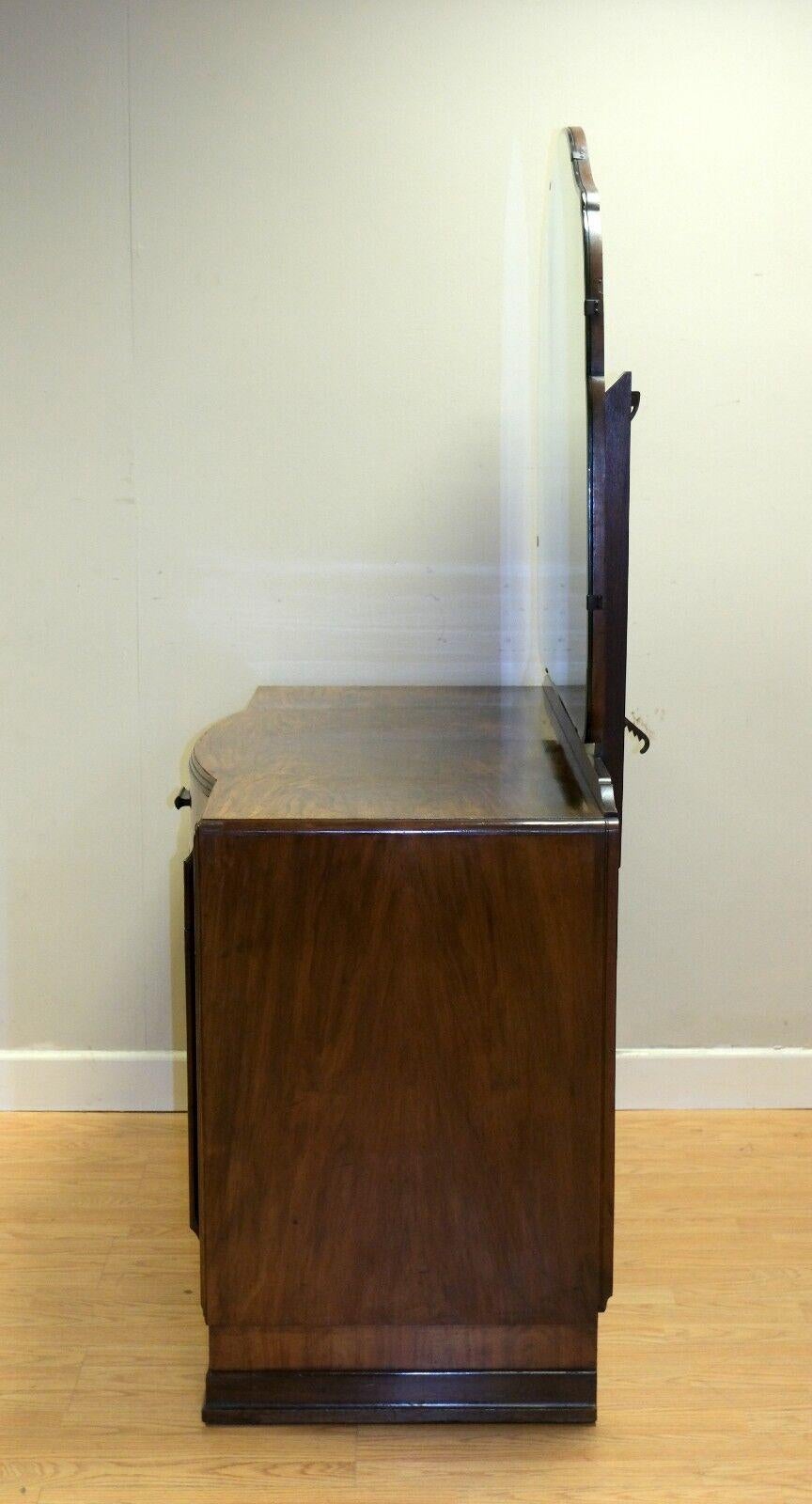 Début du 20ème siècle Superbe table de coiffeuse Art Déco des années 1920 en ronce de noyer avec sept tiroirs en vente