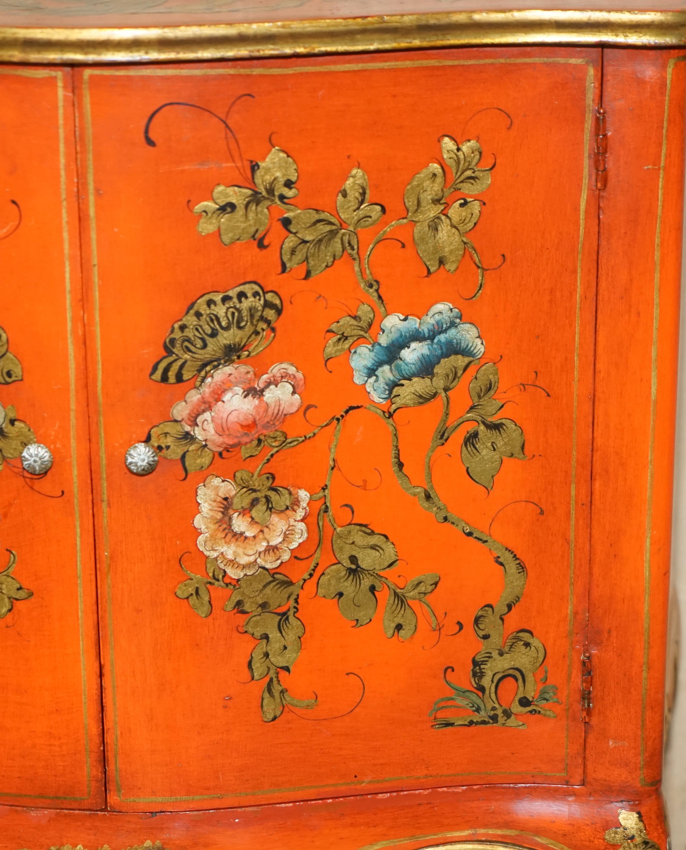 STUNNING 1920's VINTAGE CHINESE CHINOISERIE GEISHA GIRLS LACQUER SIDE CABINET For Sale 2