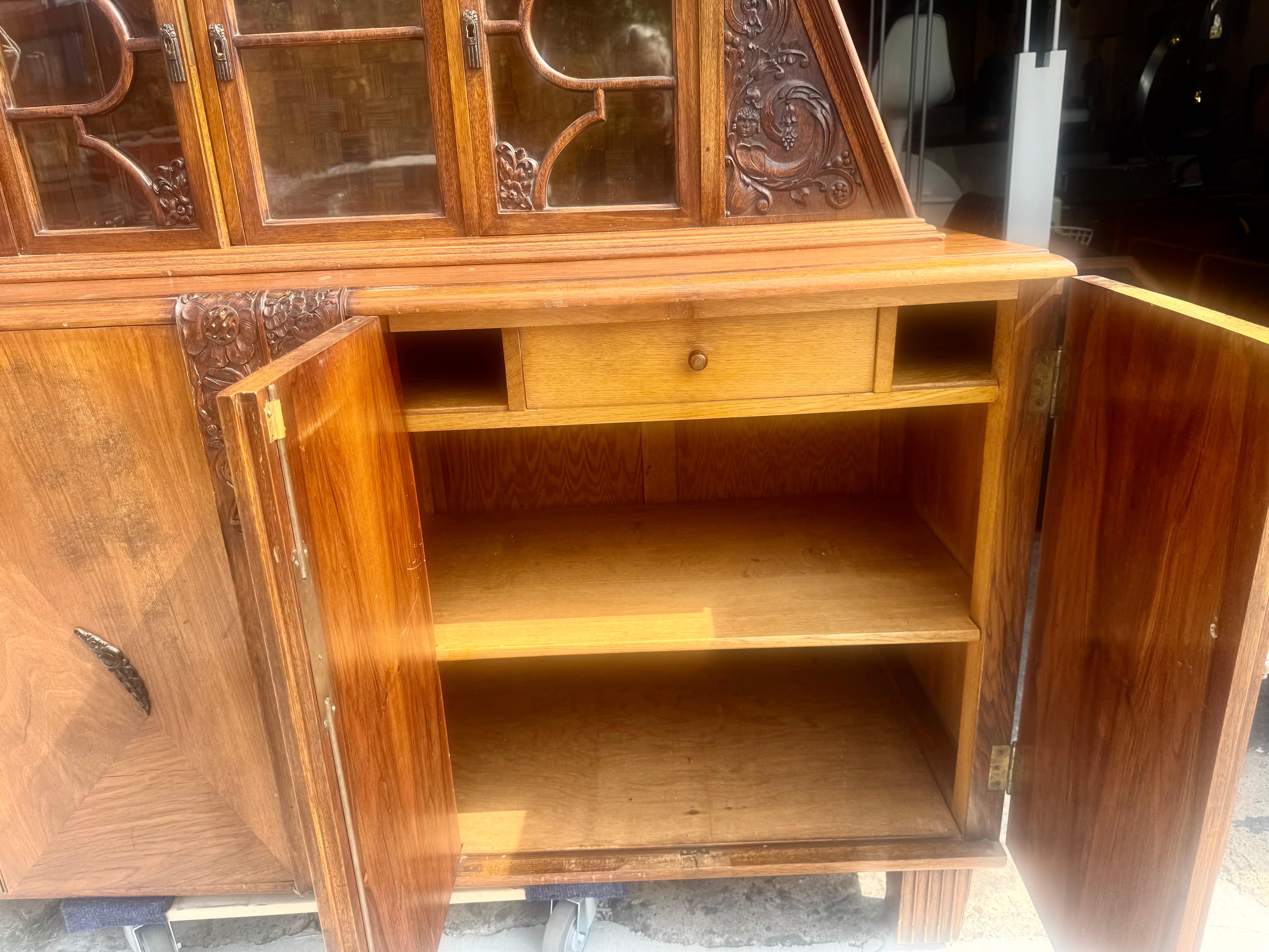 Superbe serveur / armoire de l'école d'Amsterdam Art déco des années 1930 par Piet Kramer Bon état - En vente à Buffalo, NY