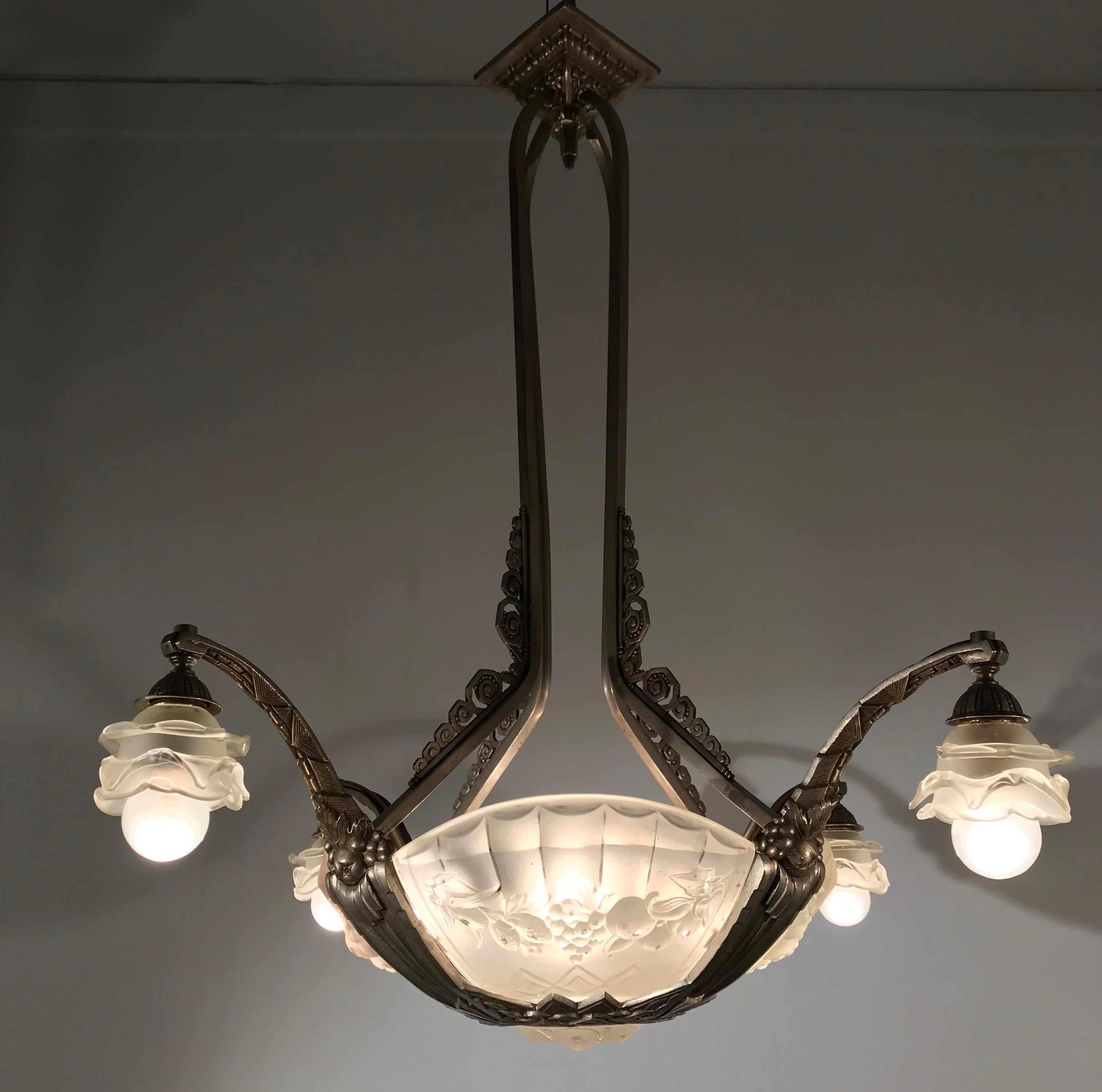 French Stunning 1930s Art Deco Glass and Bronze Pendant Chandelier by P. Gilles, France