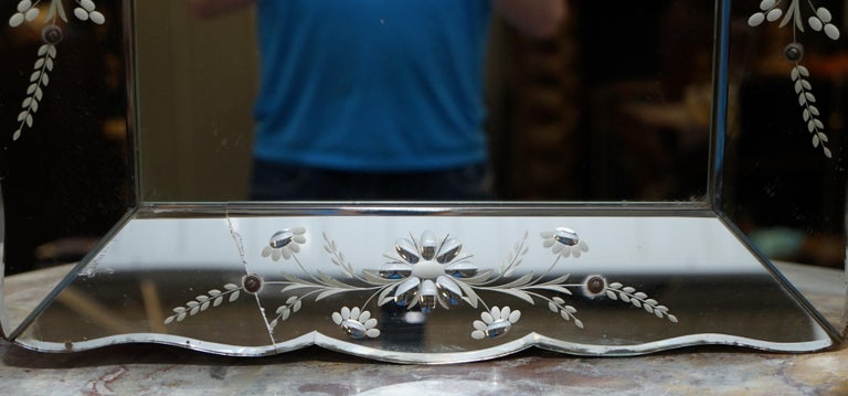 We are delighted to offer for sale this stunning original circa 1930’s French Venetian etched mirror with bevelled edge frame

A very good looking well made and decorative wall mirror, this is based on the circa 1800 original Venetians, this is a