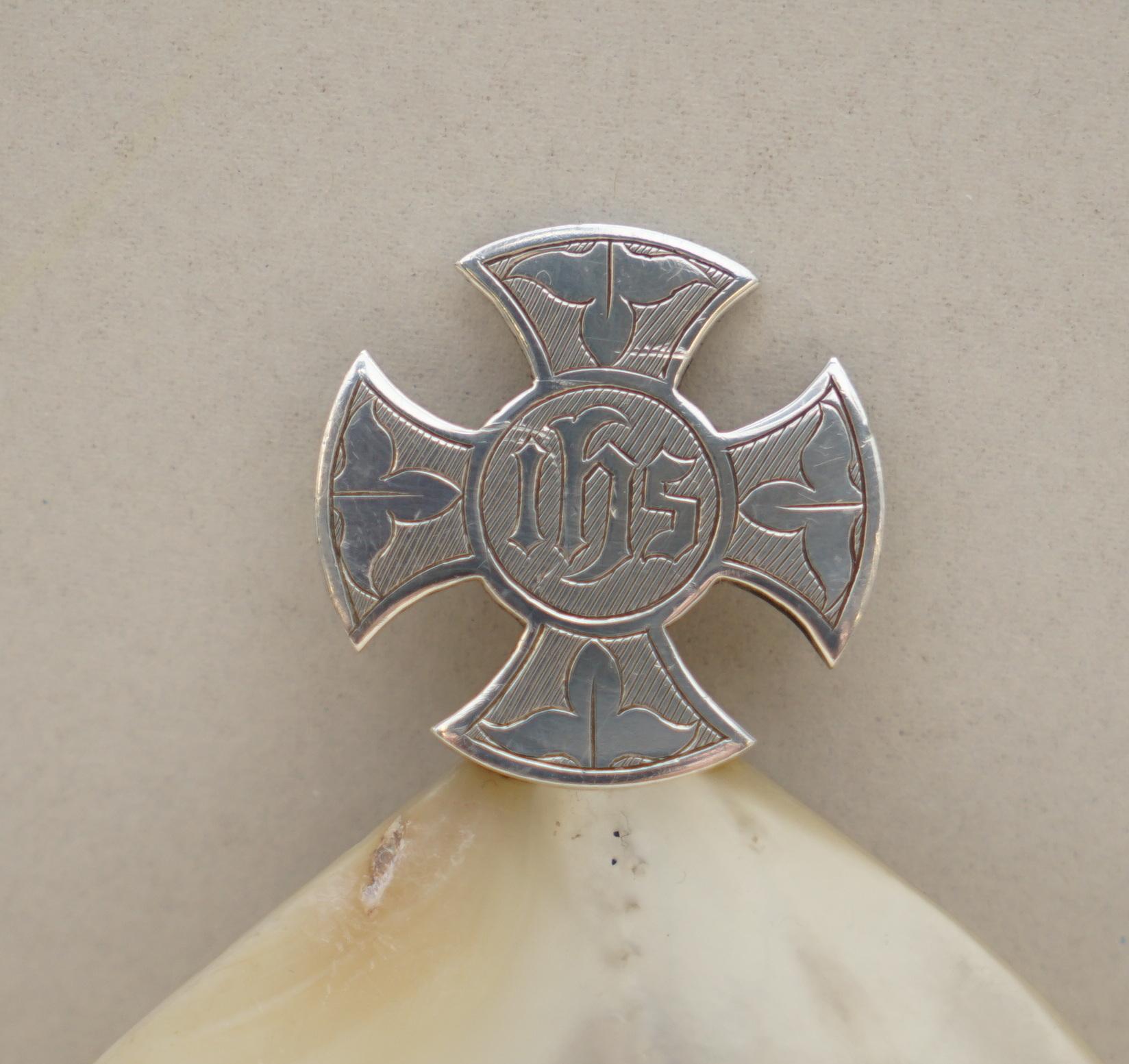 Wimbledon-Furniture

Wimbledon-Furniture is delighted to offer for sale this sublime 1931 Sterling silver handled with mother of pearl Baptismal dish for Christian Baptisms 

The piece is fully hallmarked with the makers mark A.R.M & Co LTD for