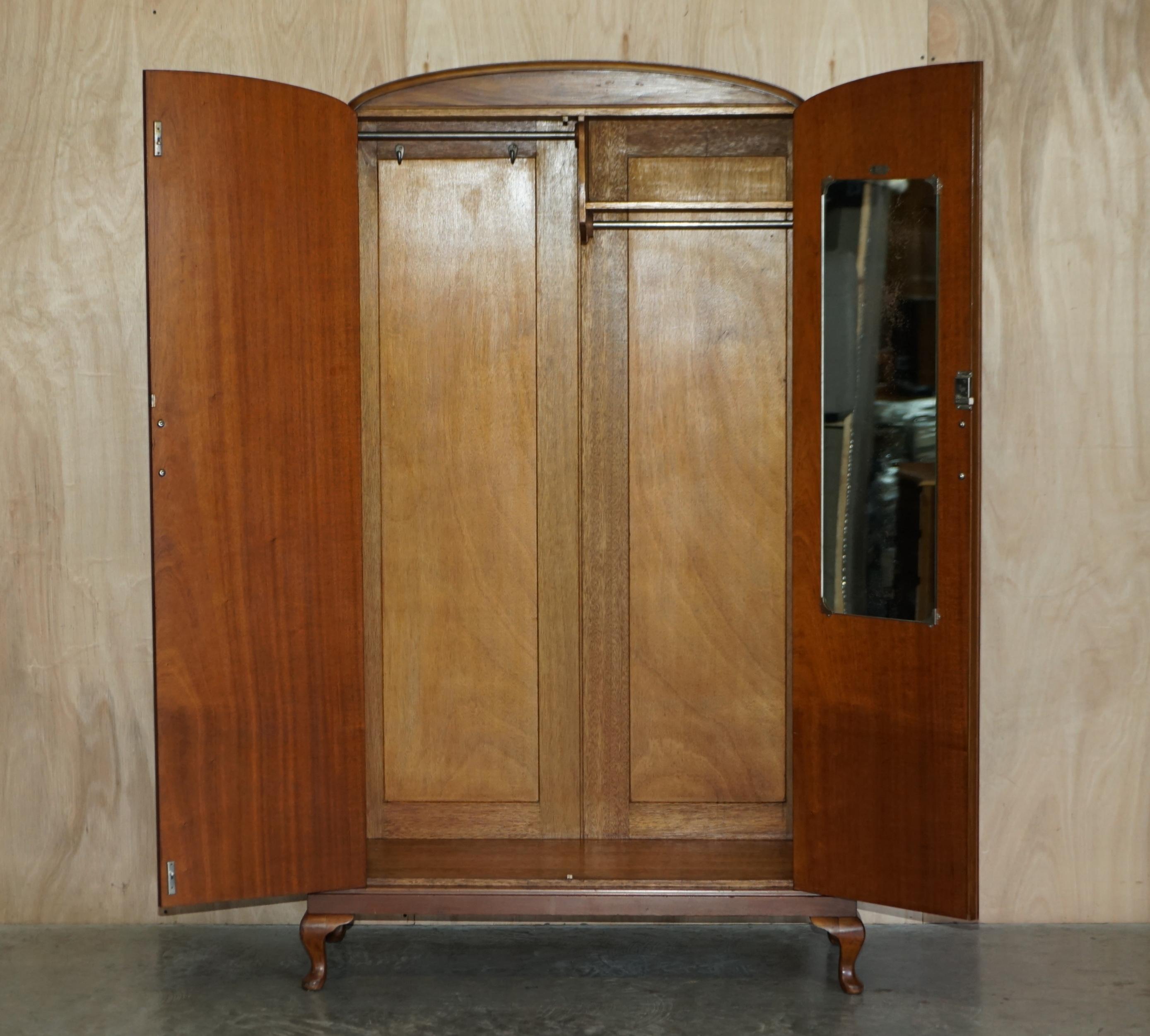 Superbe armoire à deux corps en ronce de noyer de 1932 de Waring and Gillows avec miroir en vente 5
