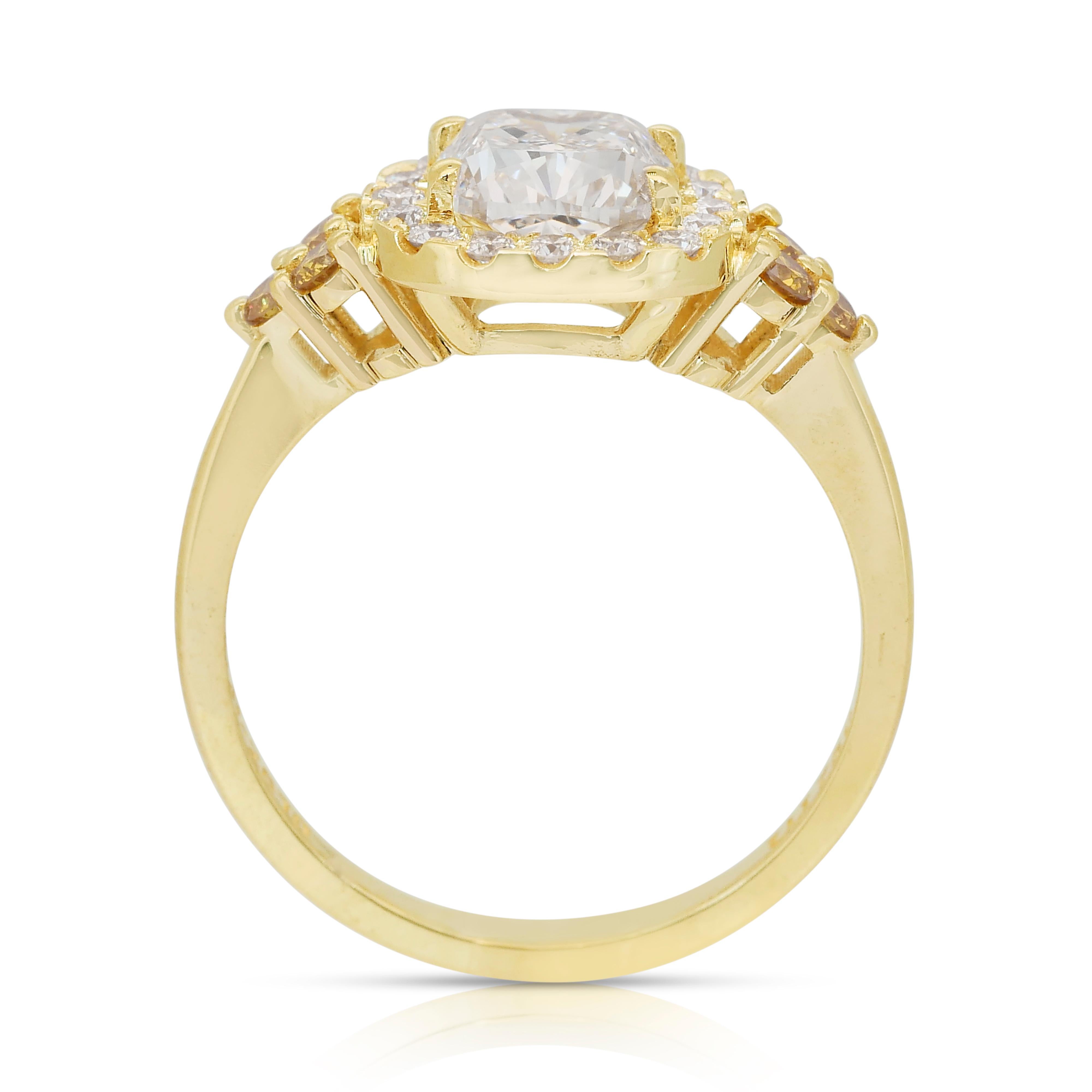 Stunning 1.93ct Diamonds Halo Ring in 18k Yellow Gold - IGI Certified For Sale 3