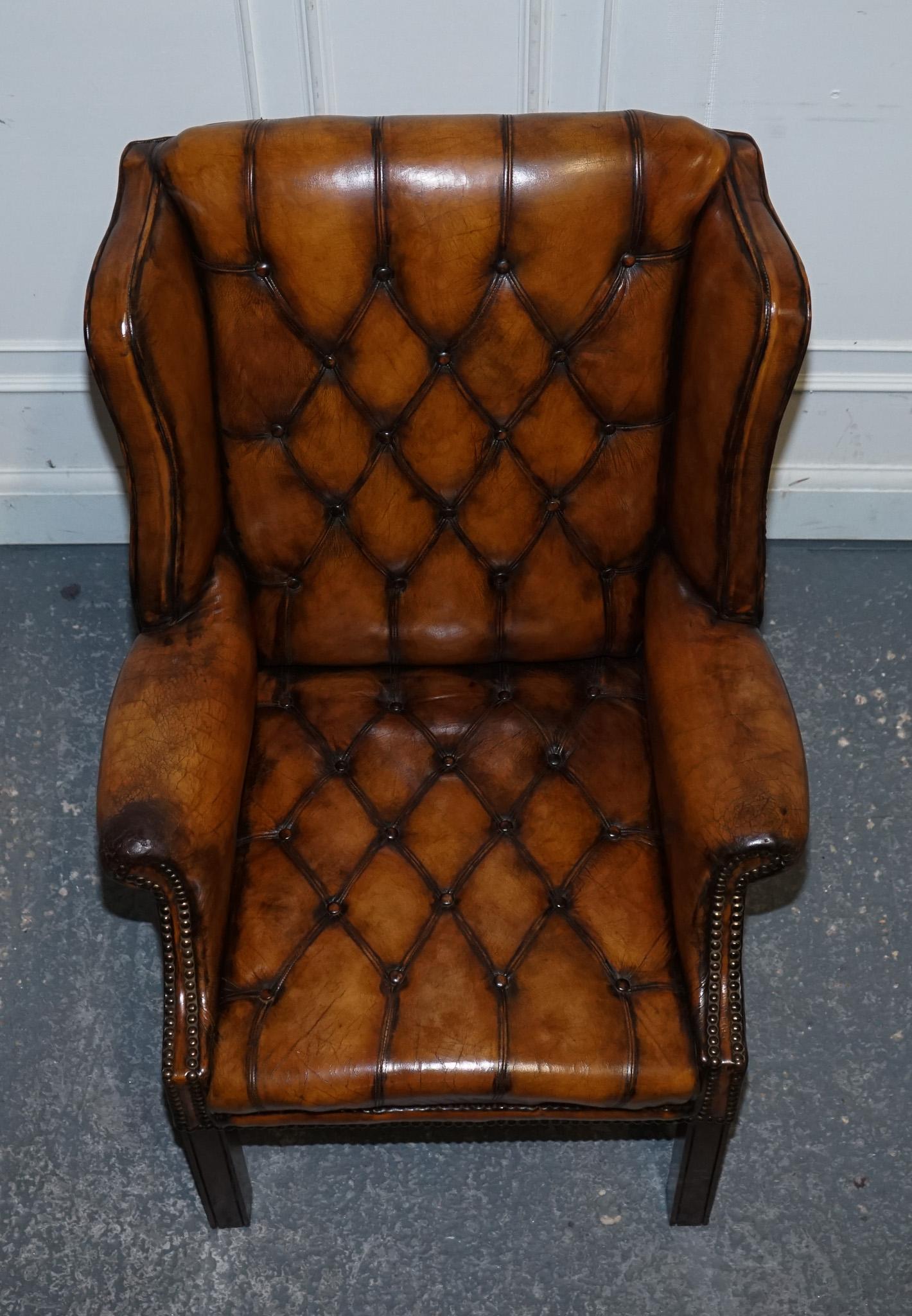 STUNNING ARMCHAiRS EN CUIR BRUN CHESTERFIELD WINGBACK DES ANNÉES 1960 TEINTES A LA MAIN en vente 5