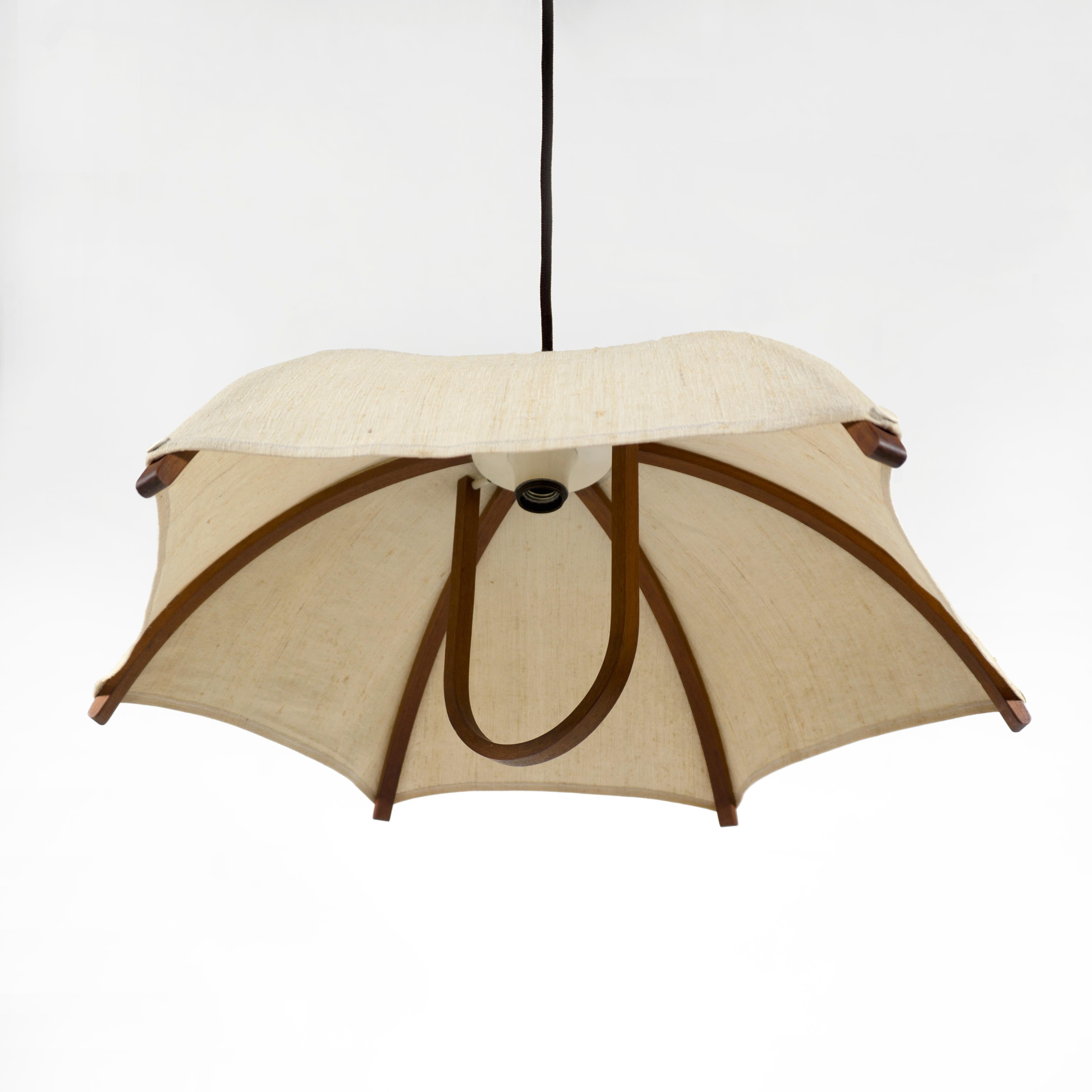 Stunning 1960s Mid-Century Vintage Domus Teak & Linen Counterweight Pendant Lamp In Good Condition In Regensburg, DE