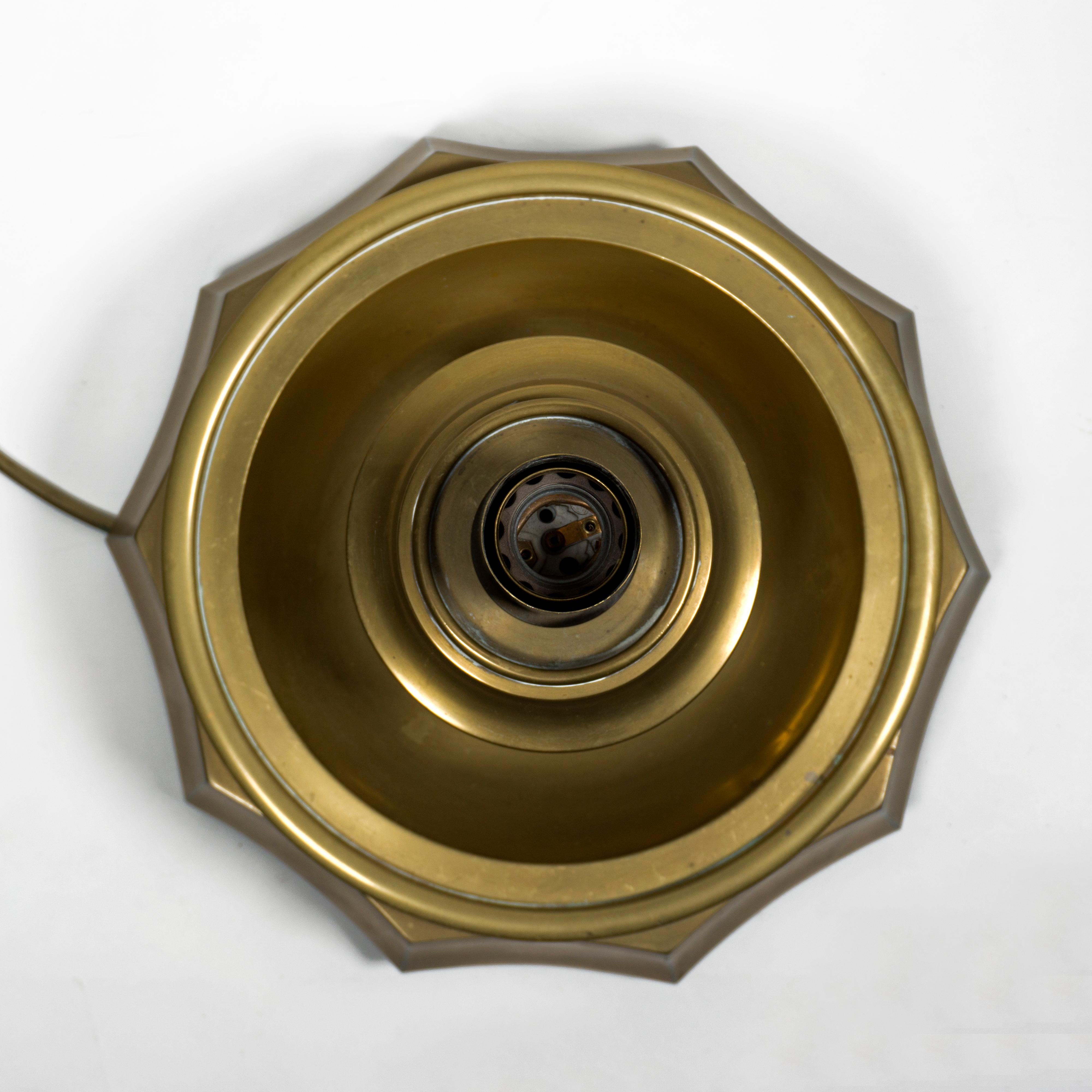 Stunning Heavy 1960s Pair of Vintage Mid Century Antique Brass Table Light Lamps For Sale 4