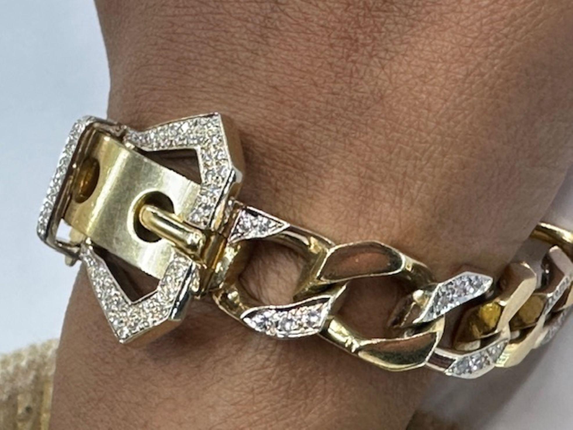 Impresionante pulsera de hebilla de cinturón de oro amarillo de 18 quilates con diamantes de los años 70 en venta 1