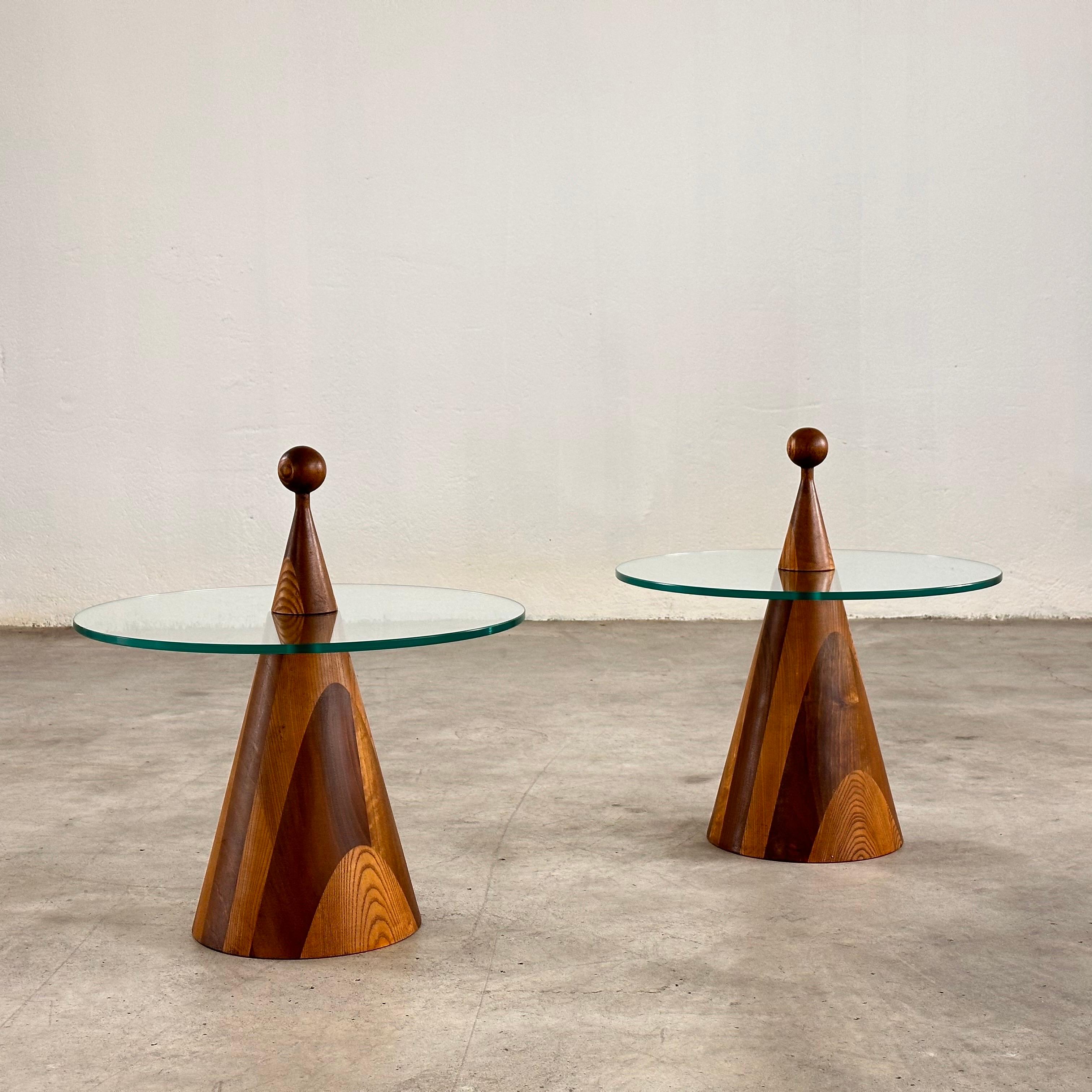 
Elevate your interior decor with these beautiful Ibisco side tables/bedside tables from the 1970s, crafted from walnut wood and glass. These tables feature a distinctive birillo shape, with a round glass top measuring 50 cm in diameter, supported