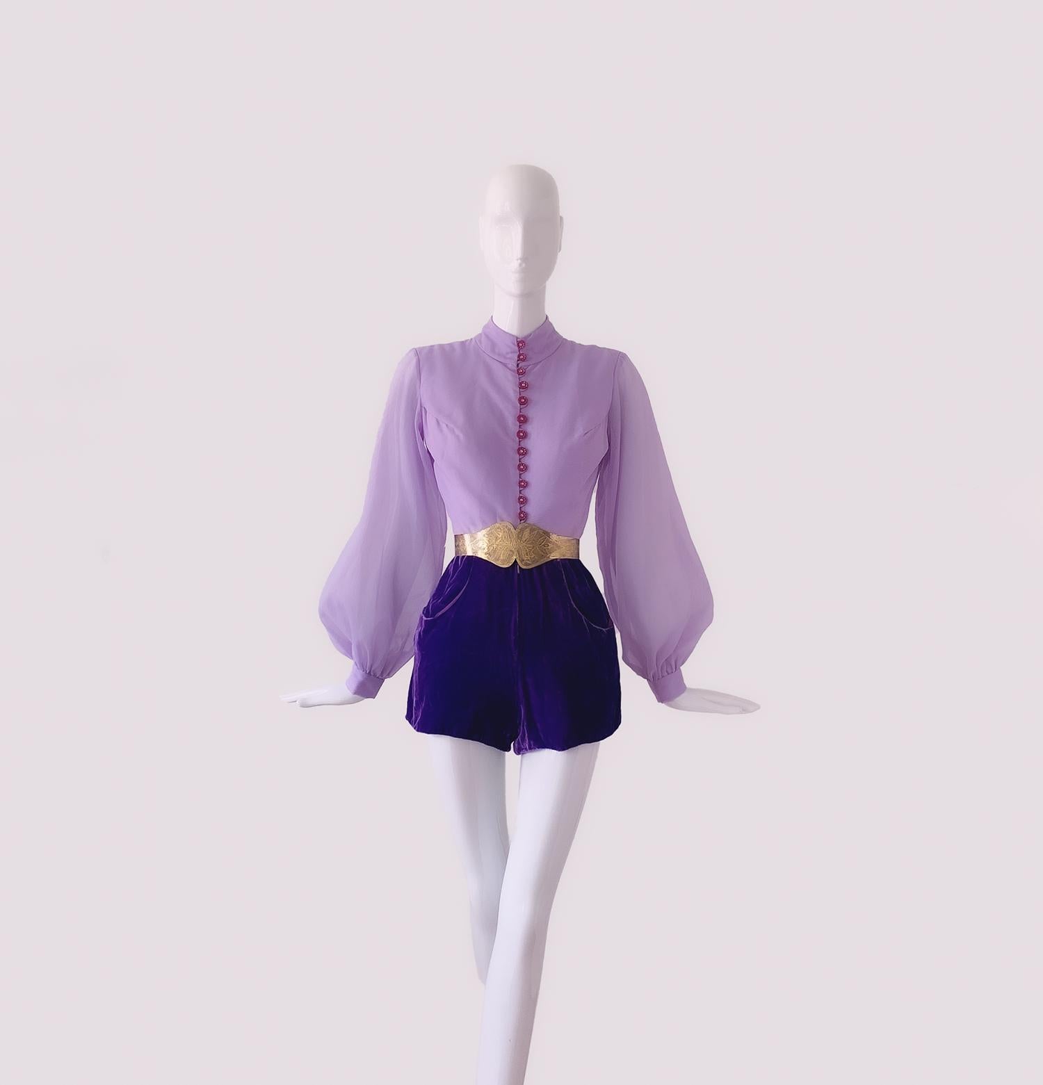 Stunning 1970s One Of A Kind Ensemble Romper Psychedelic Purple Velvet 70s 60s  In Good Condition For Sale In Berlin, BE