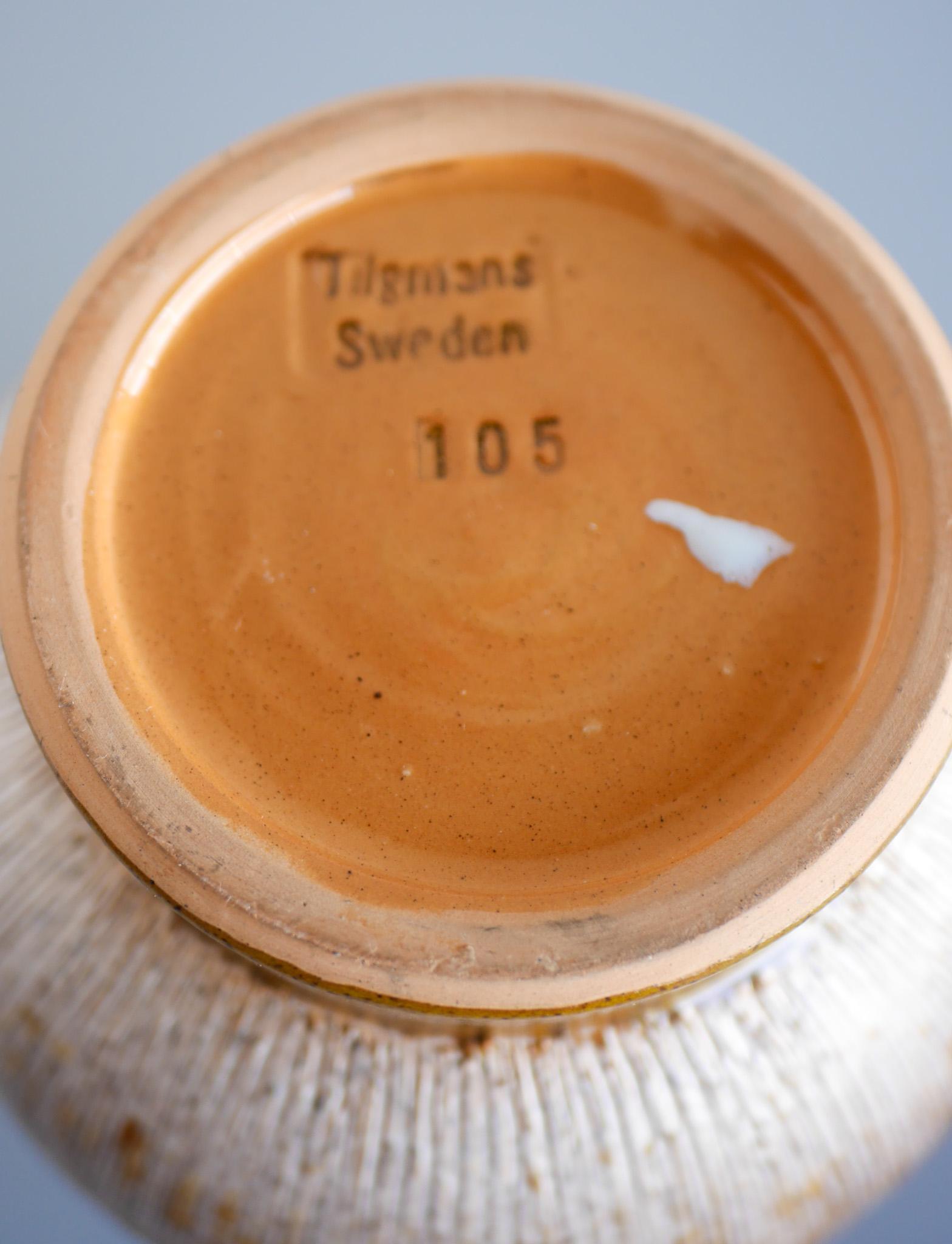 Ceramica Splendido vaso e piccolo piatto della metà del secolo scorso di Tilgmans, Svezia. in vendita