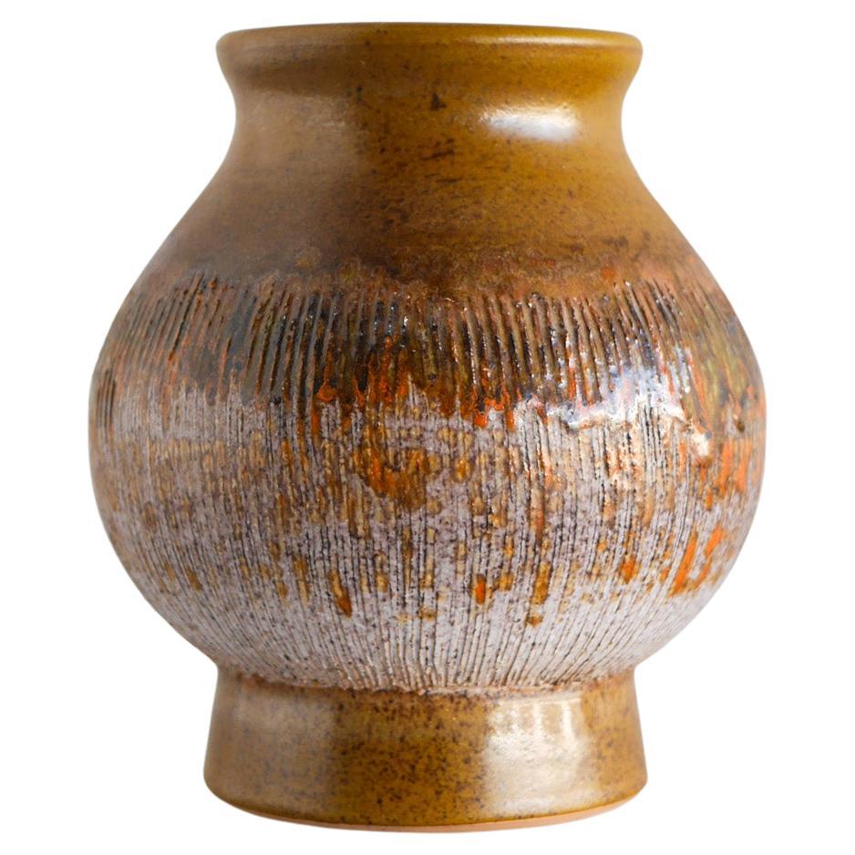 Mid-Century moderno Splendido vaso e piccolo piatto della metà del secolo scorso di Tilgmans, Svezia. in vendita