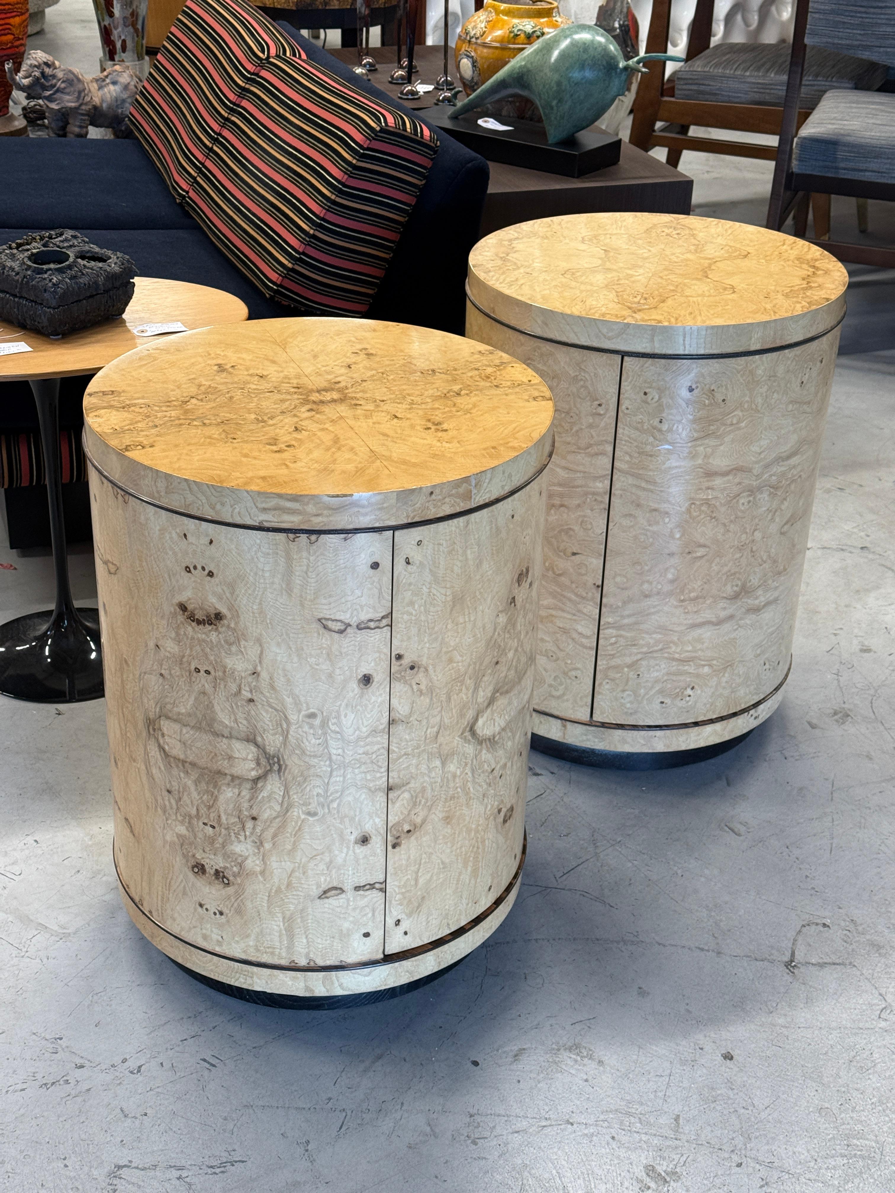 Américain Superbes tables de nuit en loupe de Henredon des années 1980 en vente