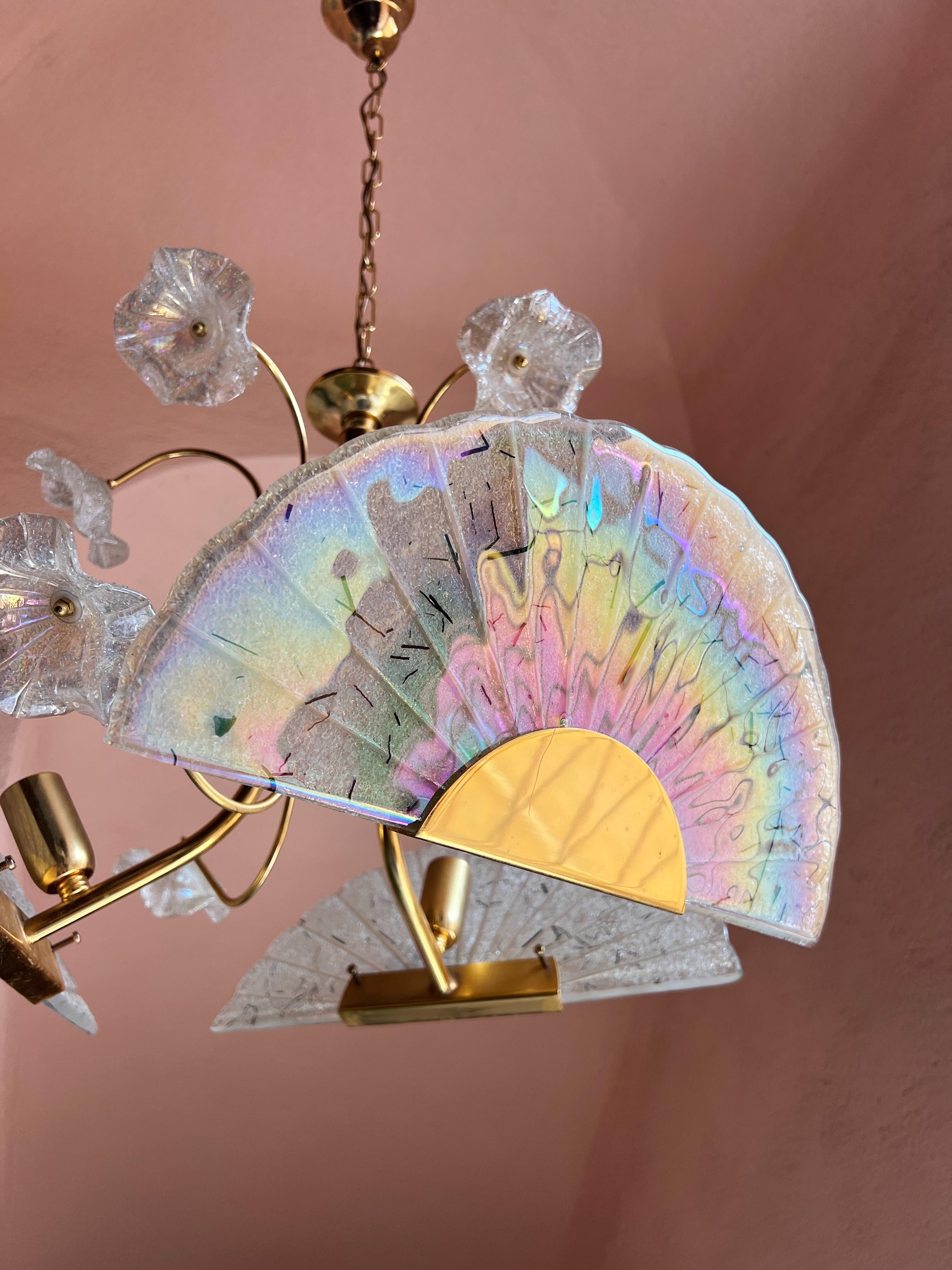 Mid-Century moderno Stupefacente lampadario in vetro di Murano degli anni '80 con dischi riflettenti l'arcobaleno e Delicat in vendita