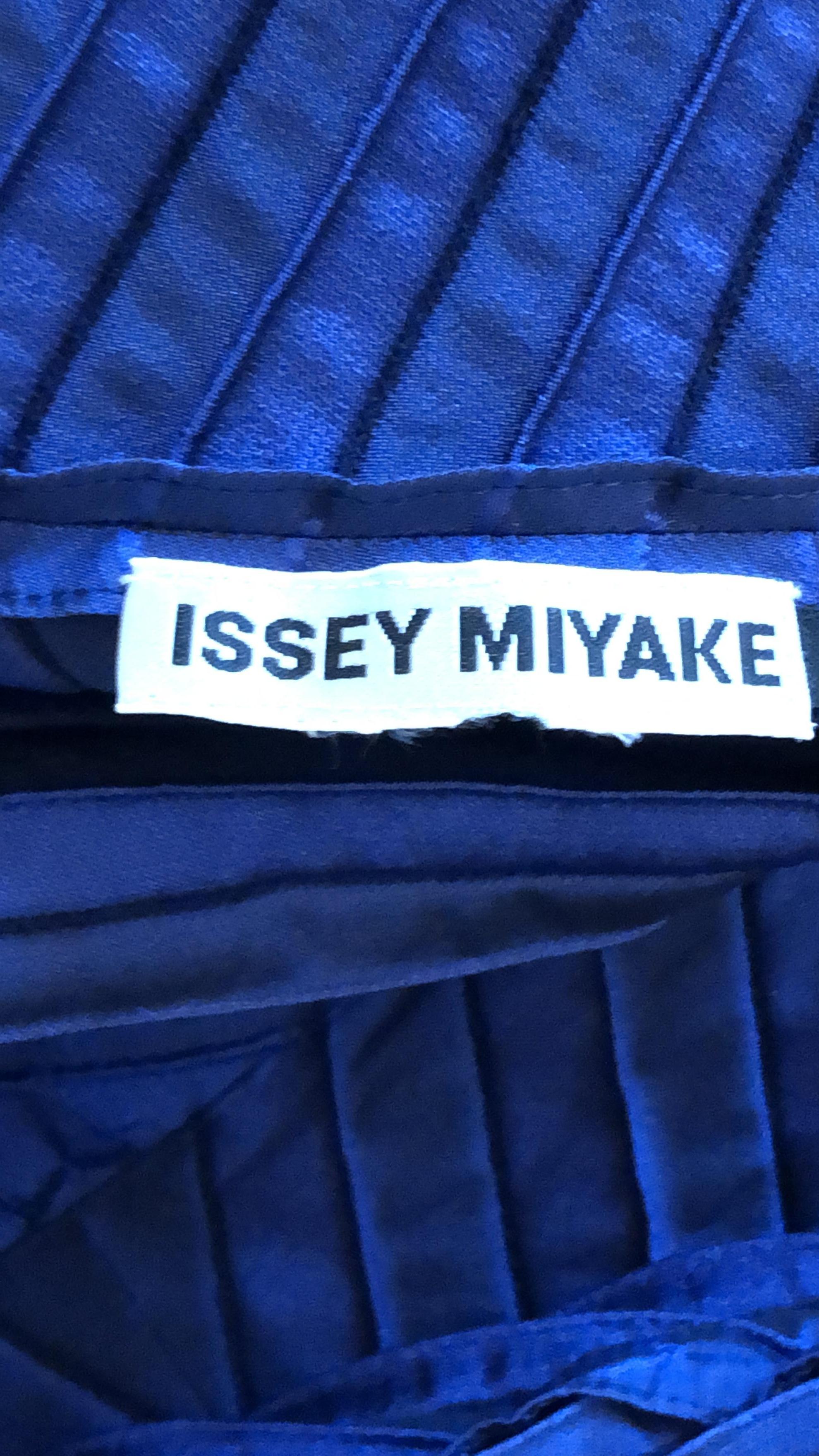 Stunning 1990s Issey Miyake Dark Royal Blue Sculpural Jacket (M)+ 3
