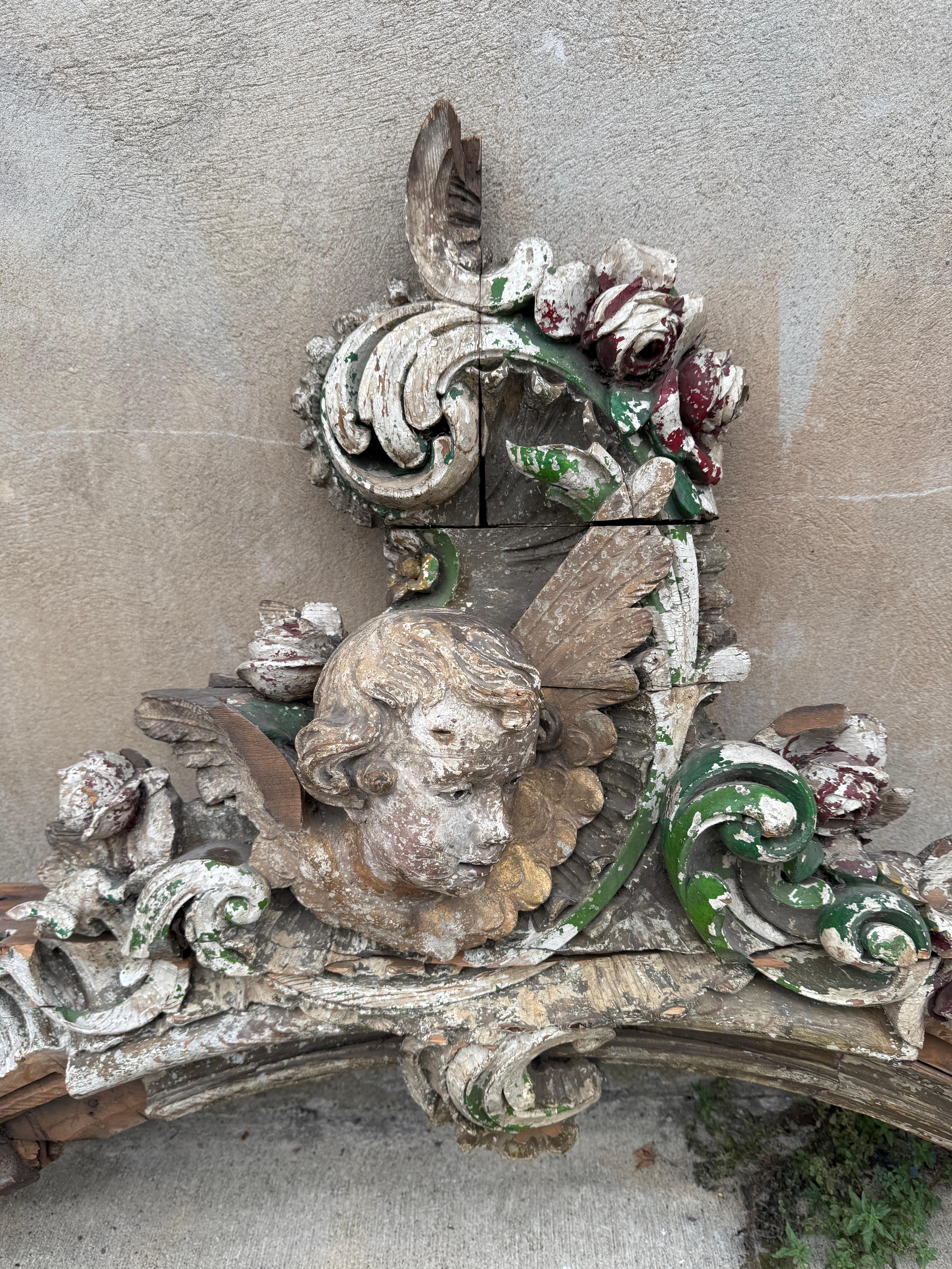 Splendidi archi di recupero architettonico con angeli intagliati del XIX secolo (COPPIA) in vendita 5