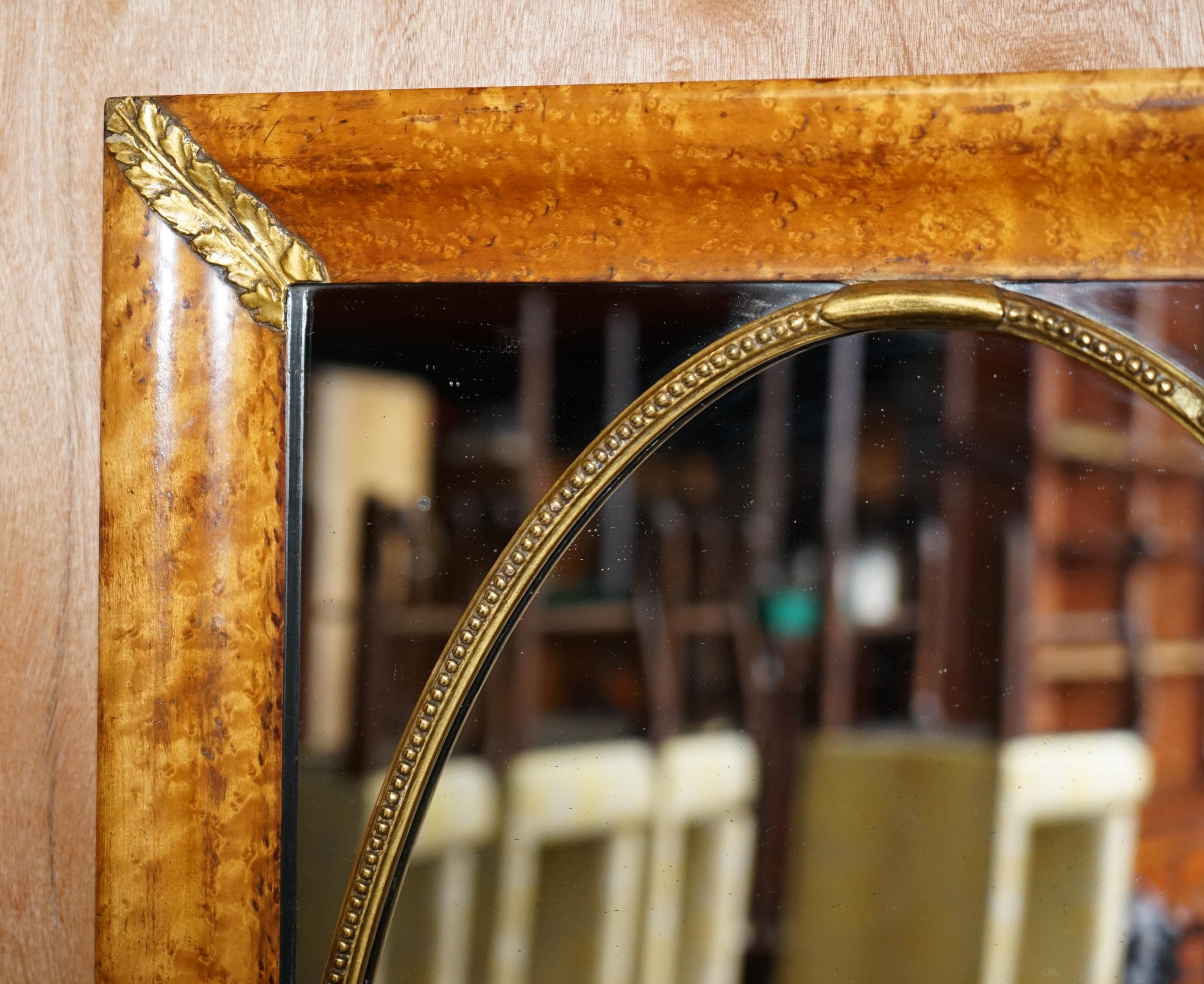 Atemberaubender französischer Spiegel aus Wurzelnussholz mit vergoldeter Holzdekoration aus dem 19. Jahrhundert (Französisch) im Angebot