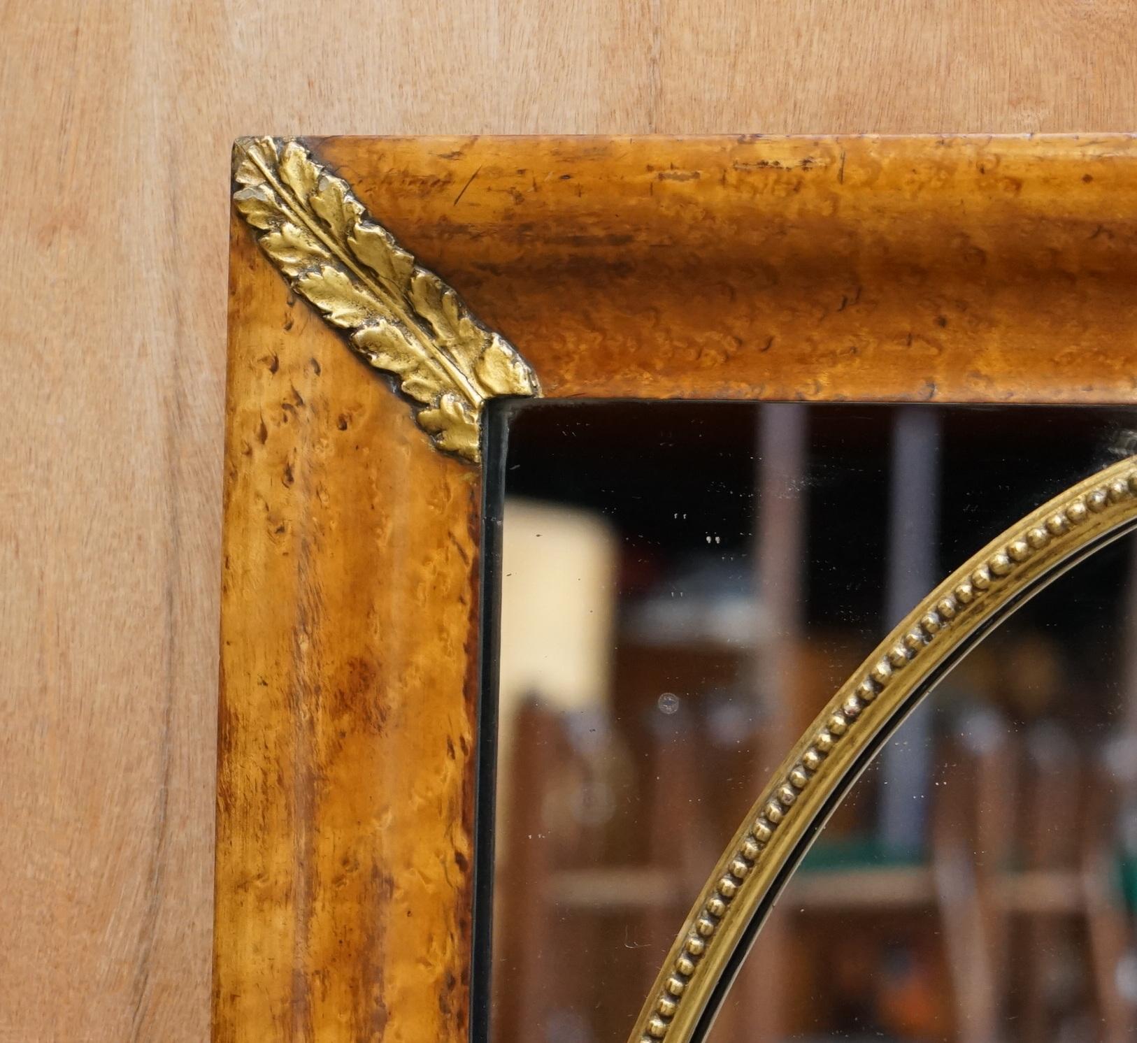 Atemberaubender französischer Spiegel aus Wurzelnussholz mit vergoldeter Holzdekoration aus dem 19. Jahrhundert (Handgefertigt) im Angebot